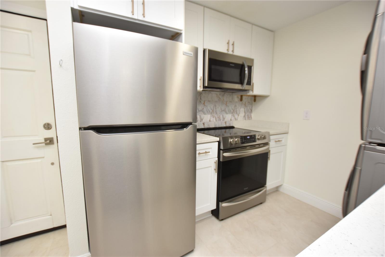 SANDY COVE LAKELAND & SANDY COVE LAKELAND ADD 01 - Residential Lease