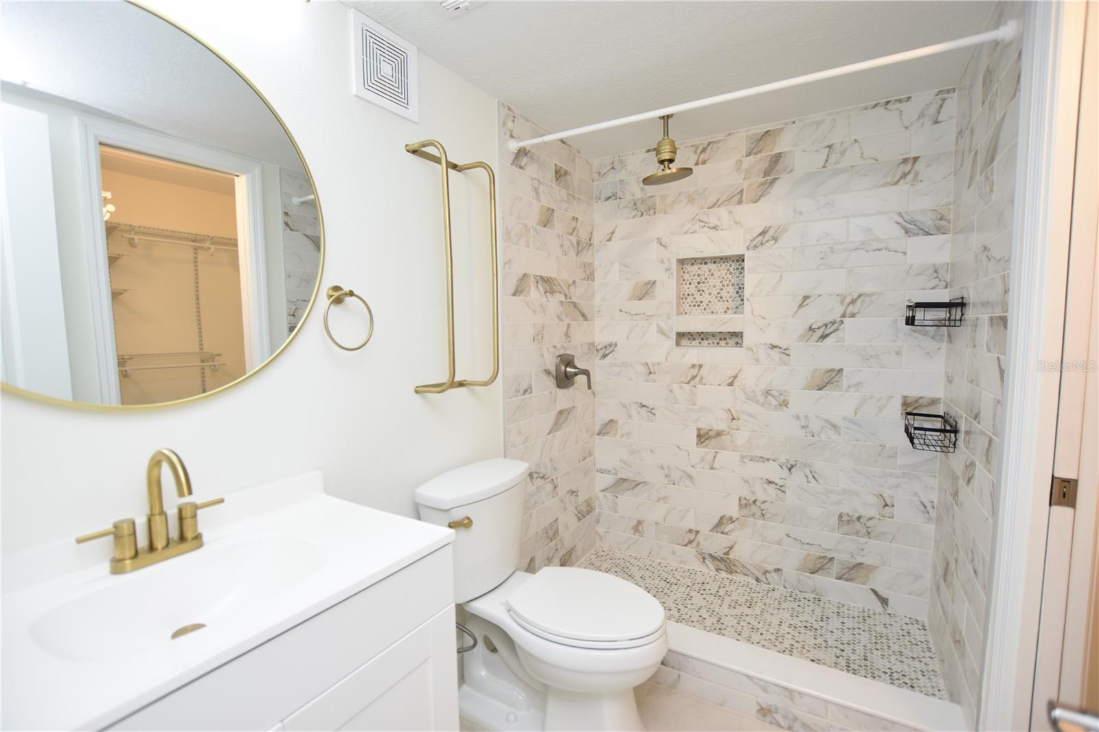 SANDY COVE LAKELAND & SANDY COVE LAKELAND ADD 01 - Residential Lease