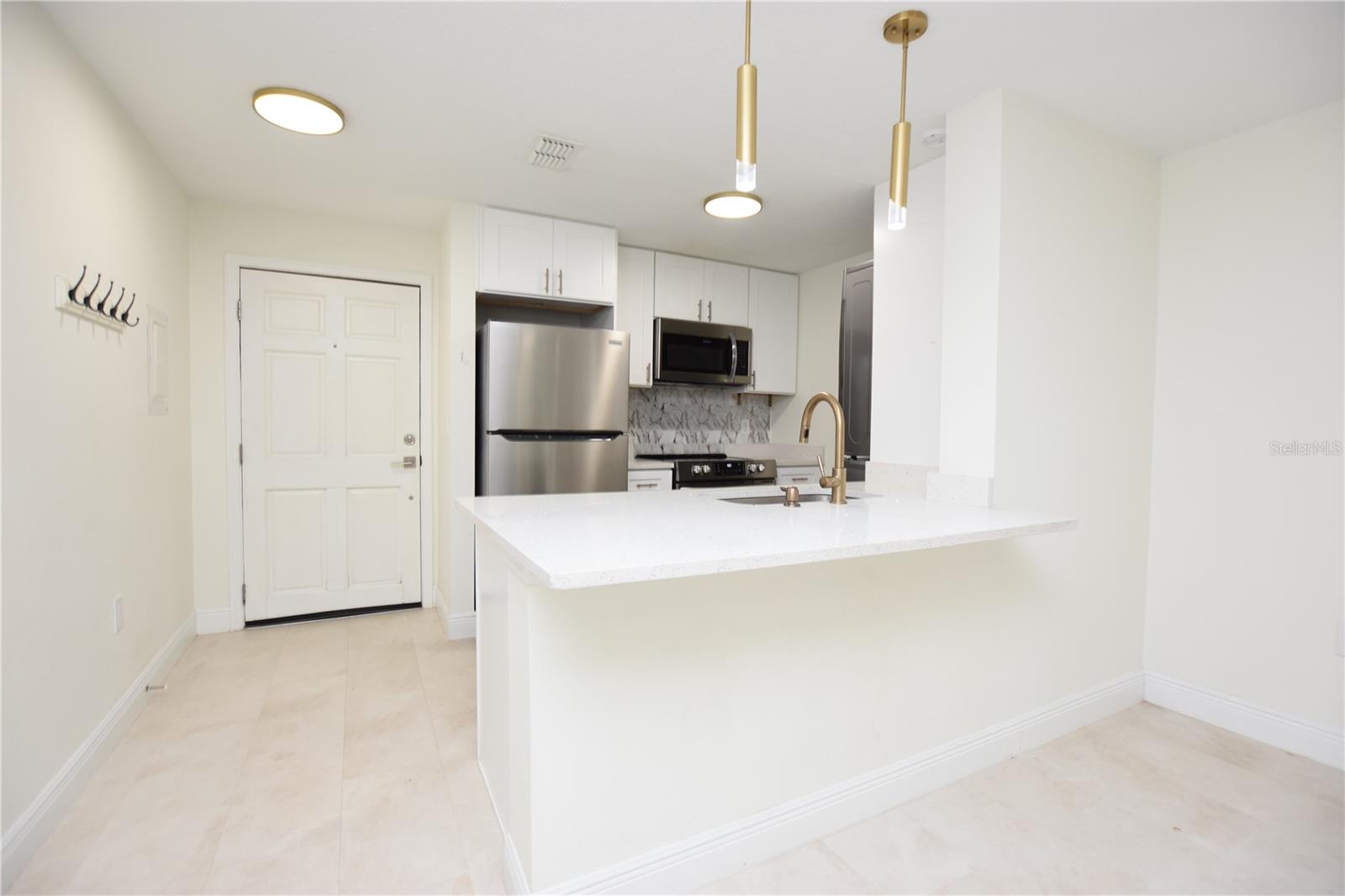 SANDY COVE LAKELAND & SANDY COVE LAKELAND ADD 01 - Residential Lease