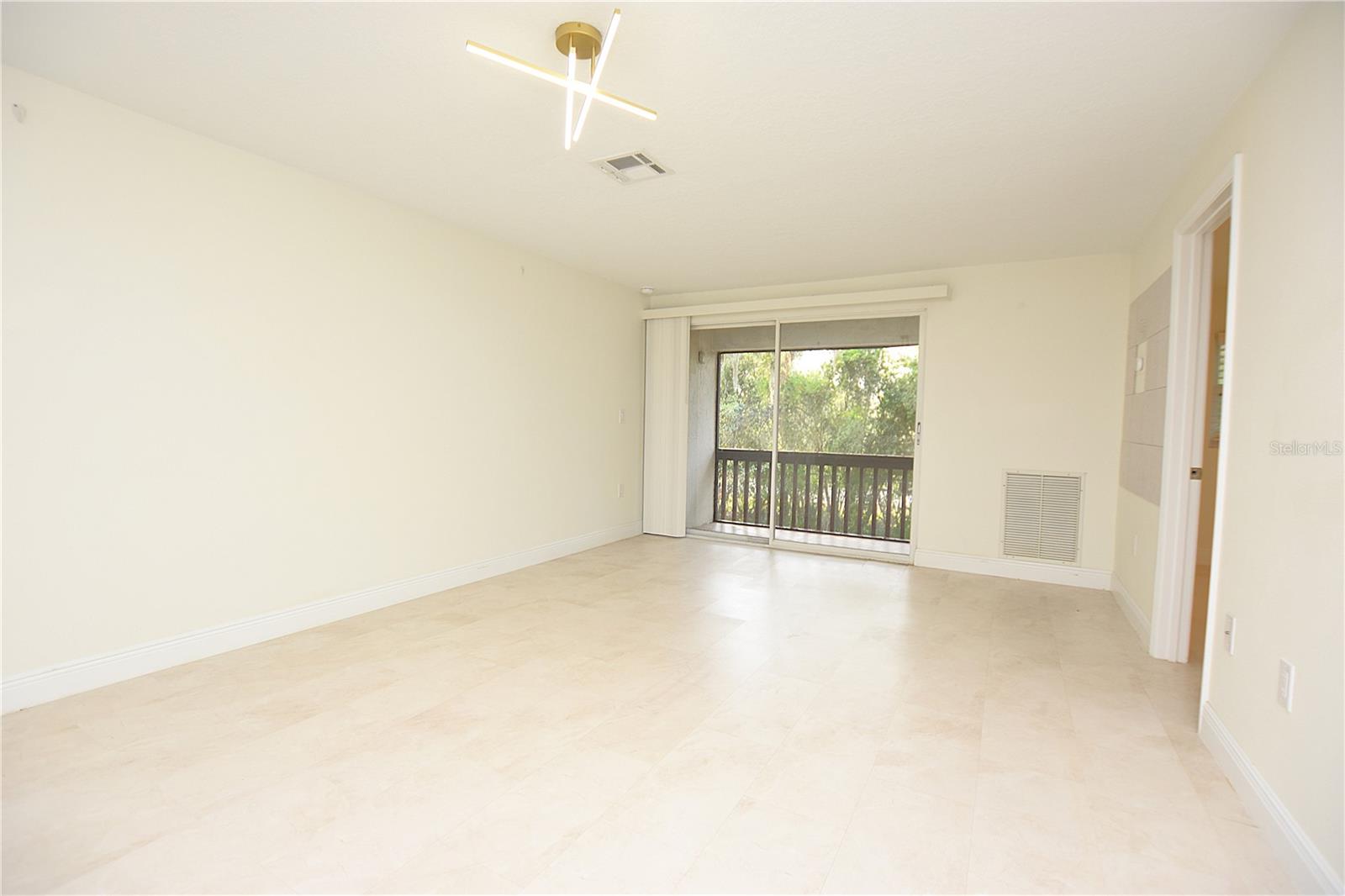 SANDY COVE LAKELAND & SANDY COVE LAKELAND ADD 01 - Residential Lease