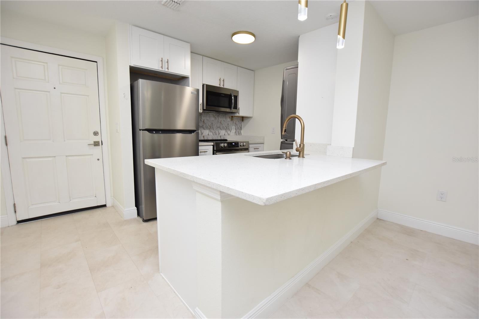 SANDY COVE LAKELAND & SANDY COVE LAKELAND ADD 01 - Residential Lease