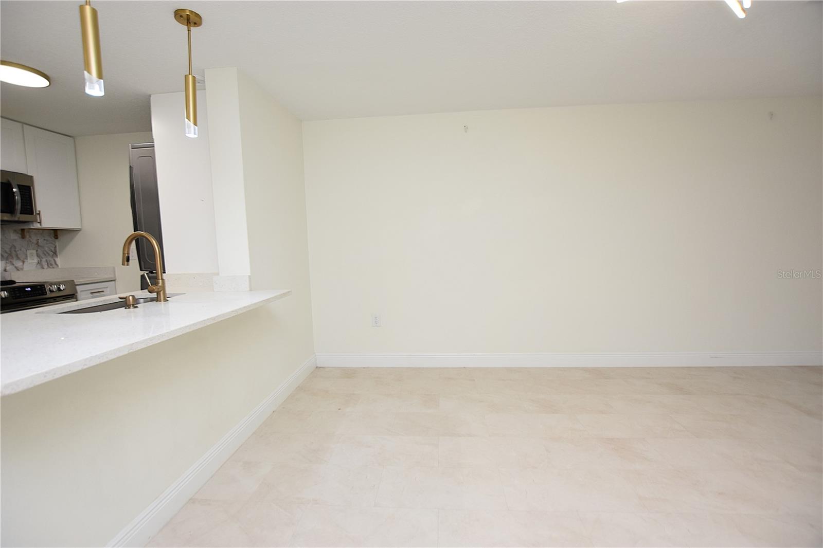 SANDY COVE LAKELAND & SANDY COVE LAKELAND ADD 01 - Residential Lease