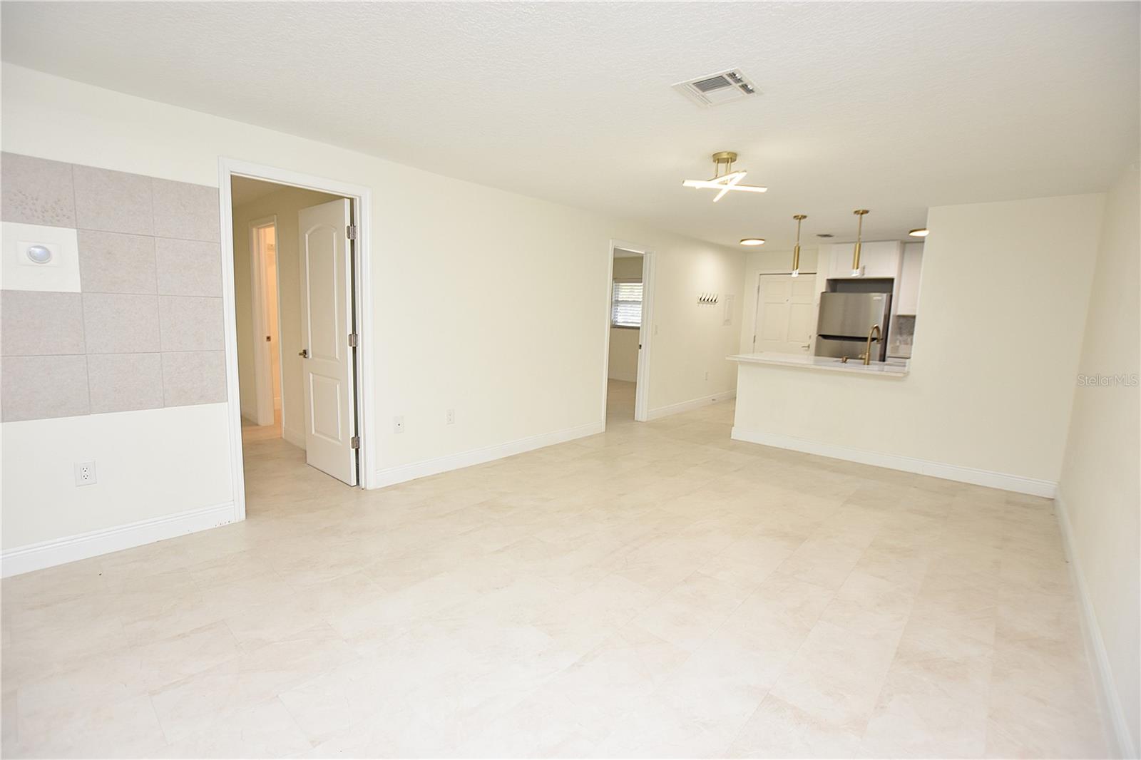 SANDY COVE LAKELAND & SANDY COVE LAKELAND ADD 01 - Residential Lease