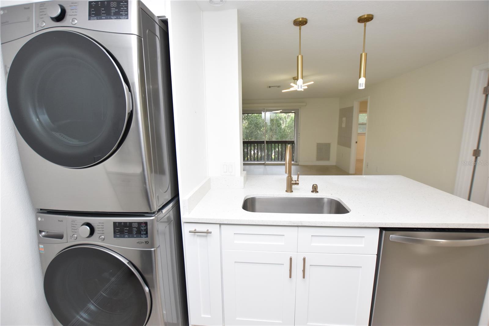 SANDY COVE LAKELAND & SANDY COVE LAKELAND ADD 01 - Residential Lease