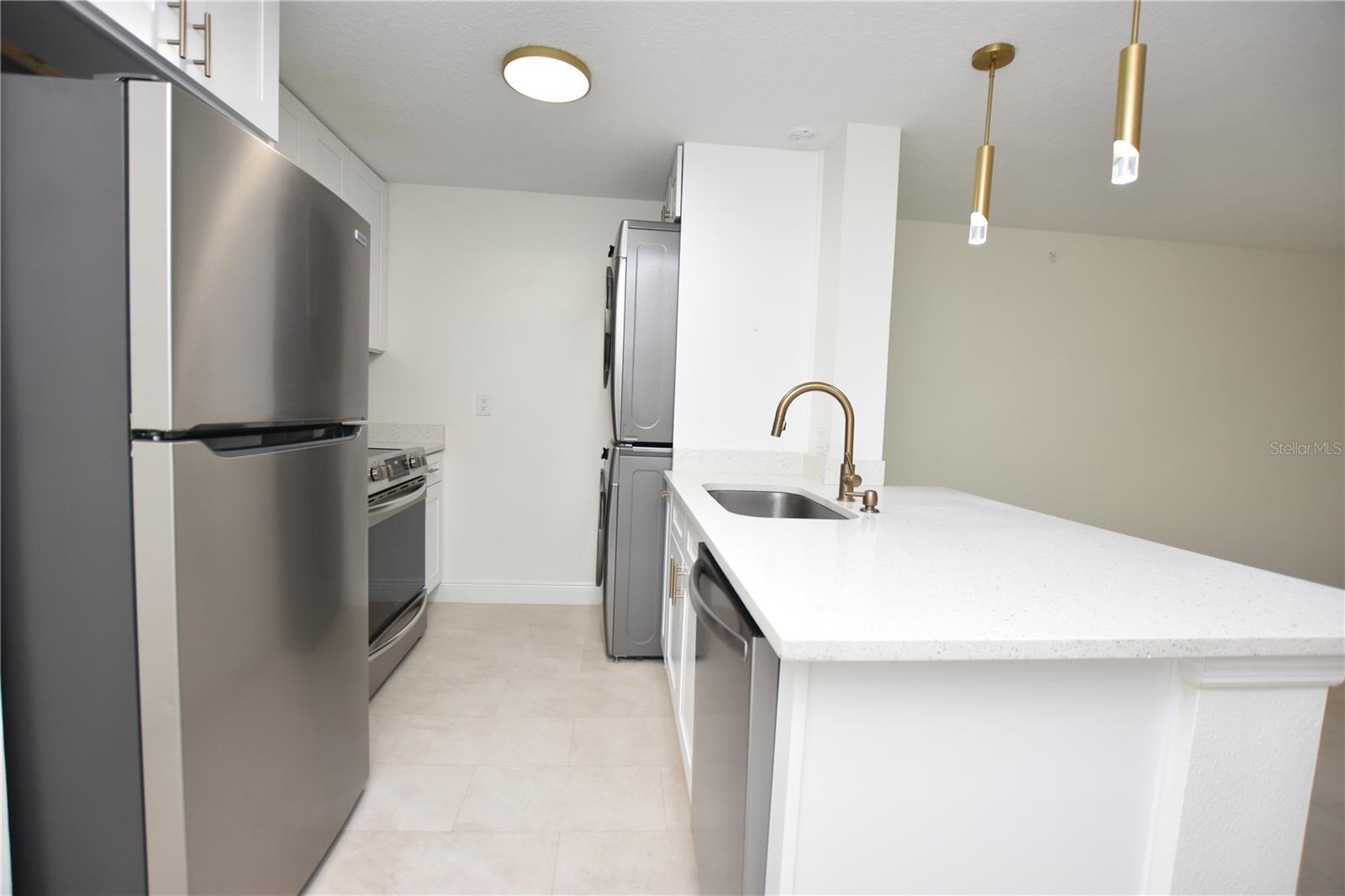 SANDY COVE LAKELAND & SANDY COVE LAKELAND ADD 01 - Residential Lease