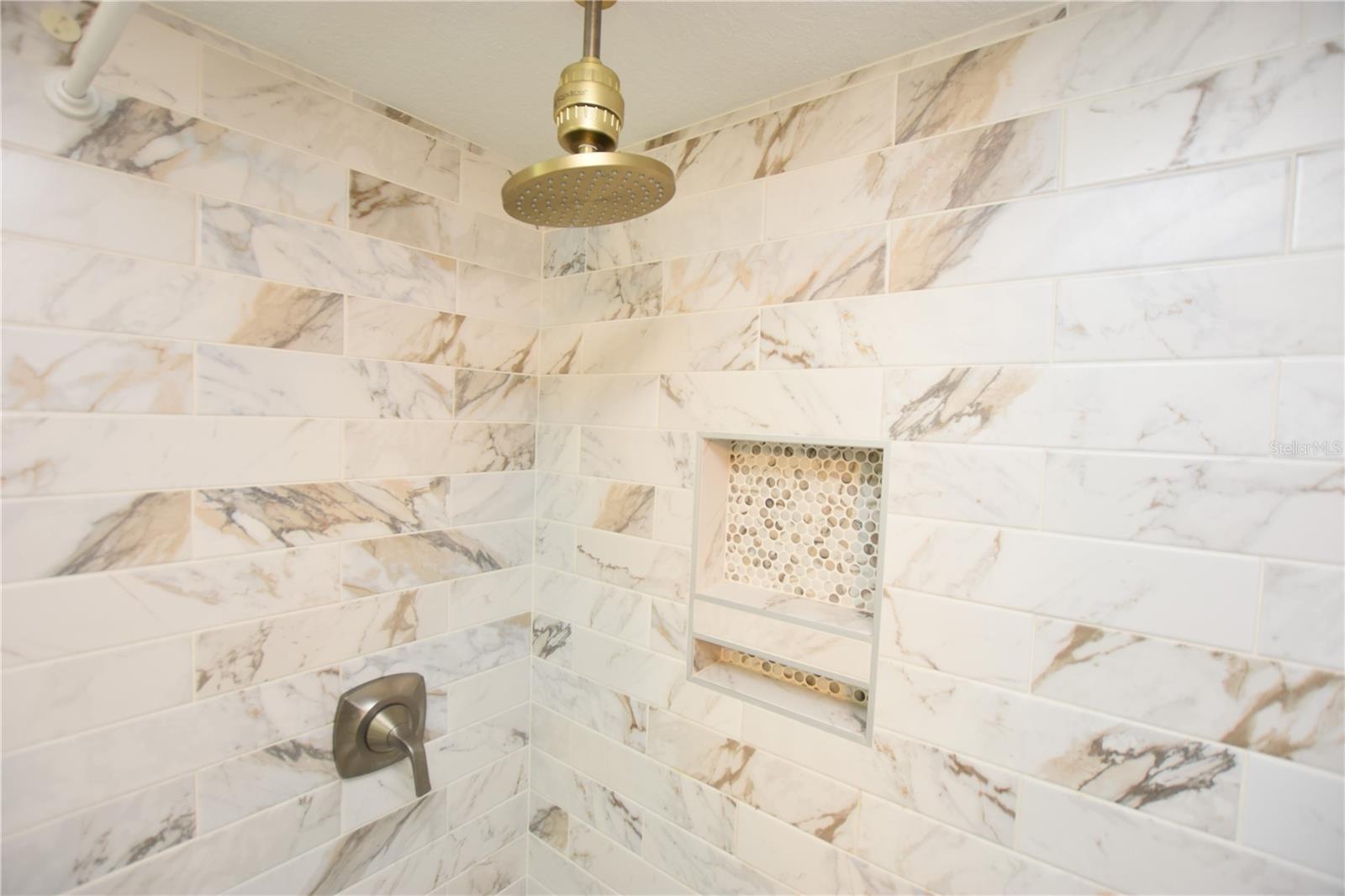 SANDY COVE LAKELAND & SANDY COVE LAKELAND ADD 01 - Residential Lease