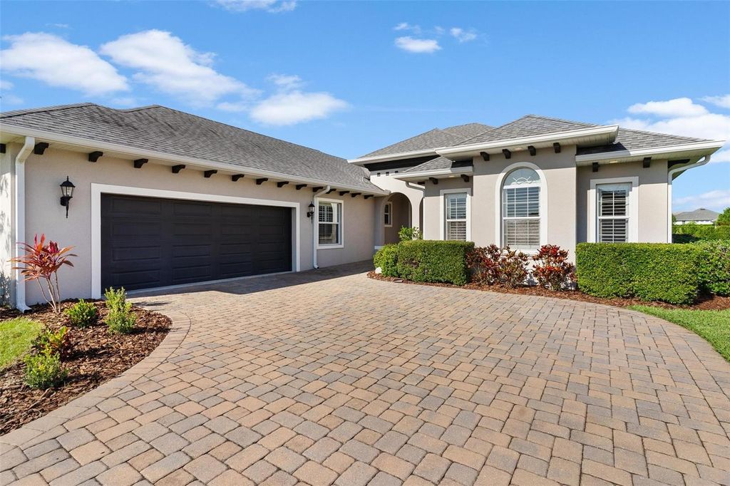 Photo of 39517 Hillrise Lane, Lady Lake, FL 32159 (MLS # G5103664)