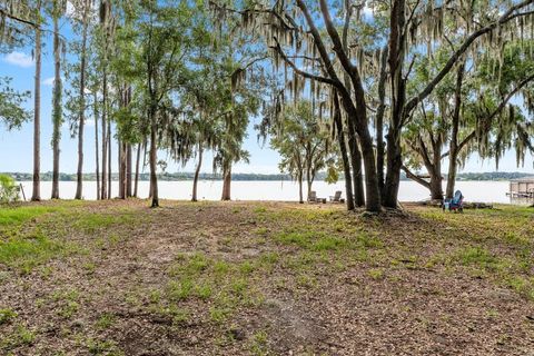 A home in EUSTIS