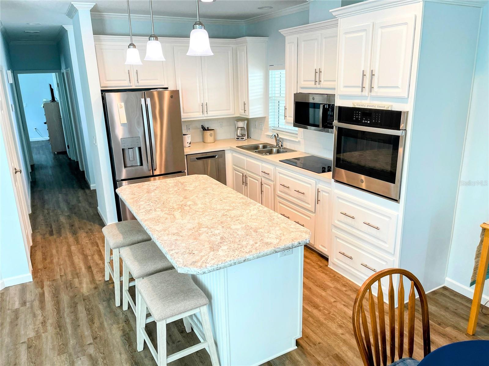 COUNTRY CLUB ESTATES - Residential