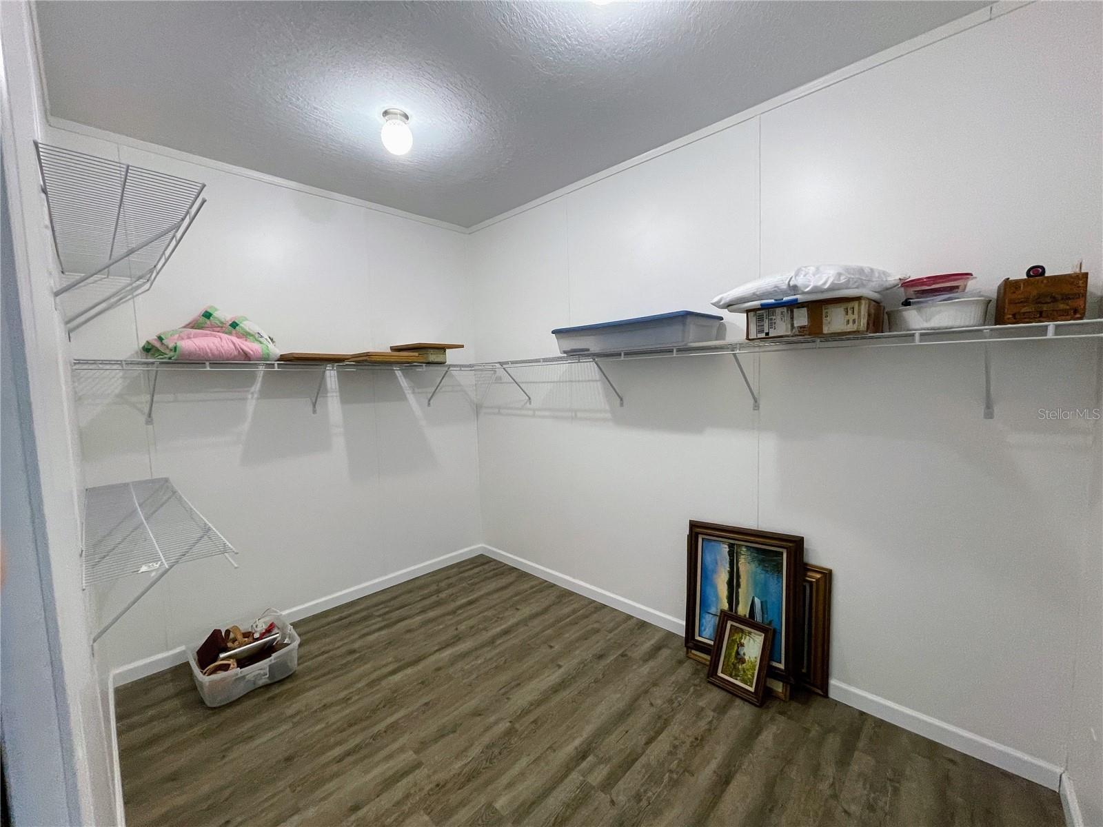 COUNTRY CLUB ESTATES - Residential