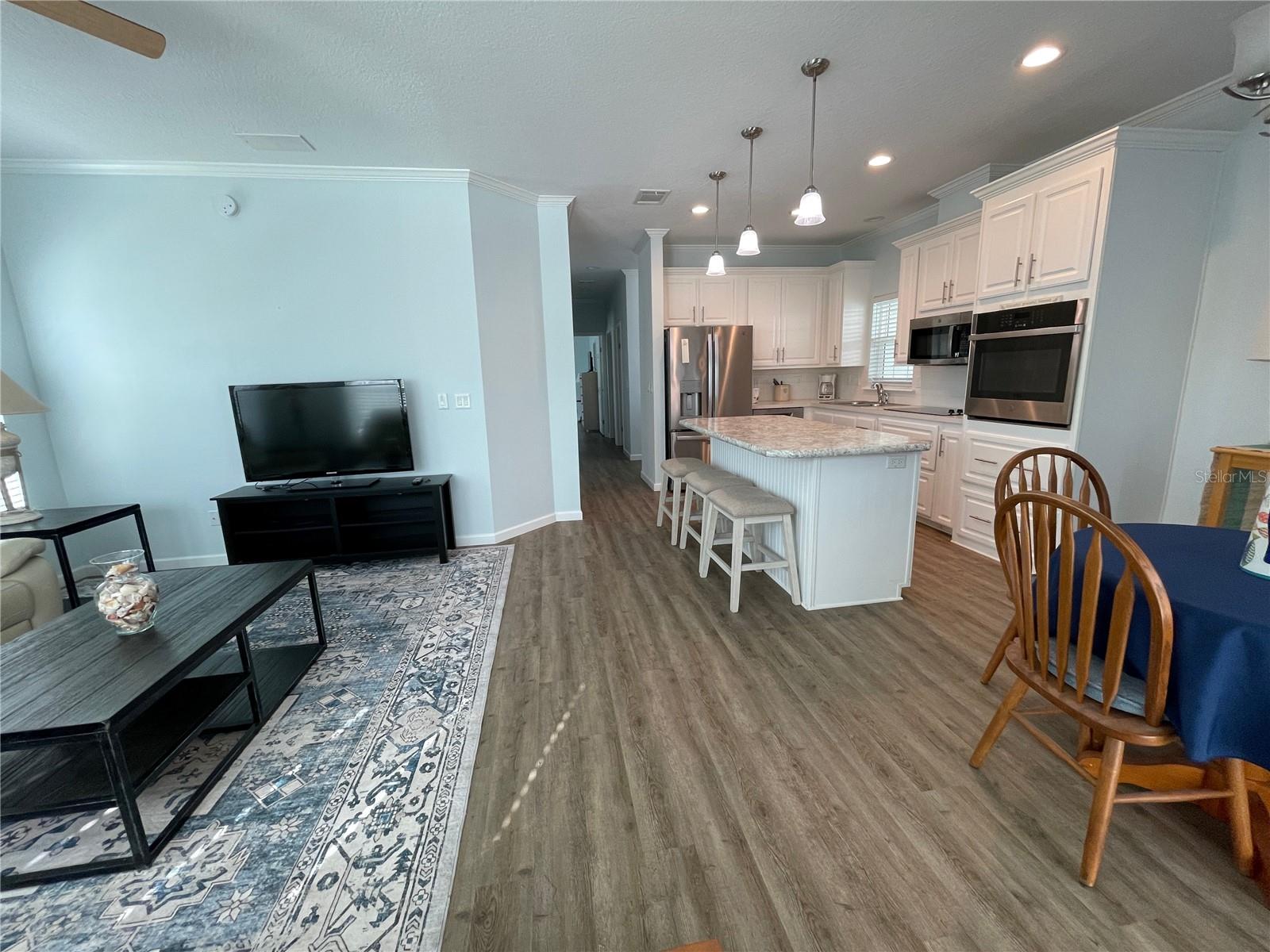 COUNTRY CLUB ESTATES - Residential