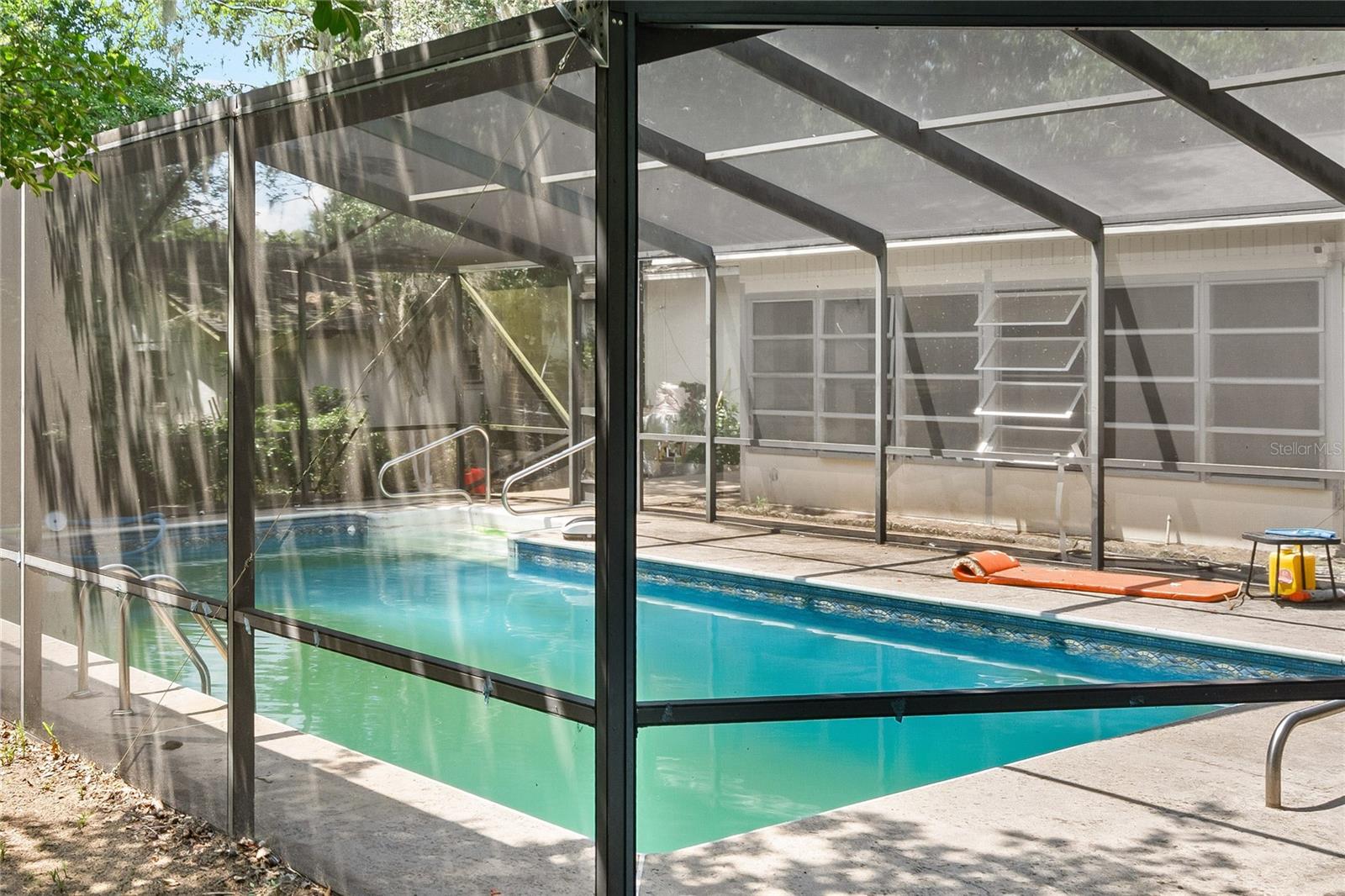 SILVER SPRINGS SHORES - Residential