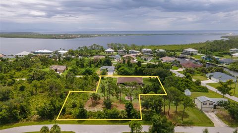 A home in PORT CHARLOTTE