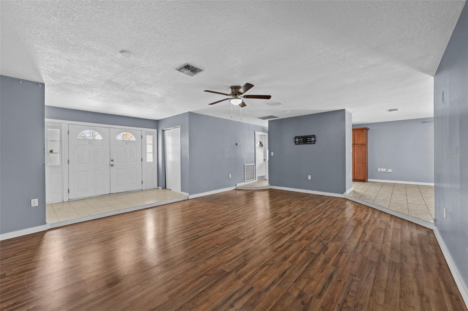 THE LAKES - Residential