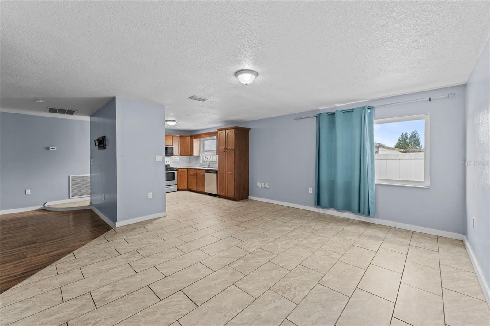 THE LAKES - Residential