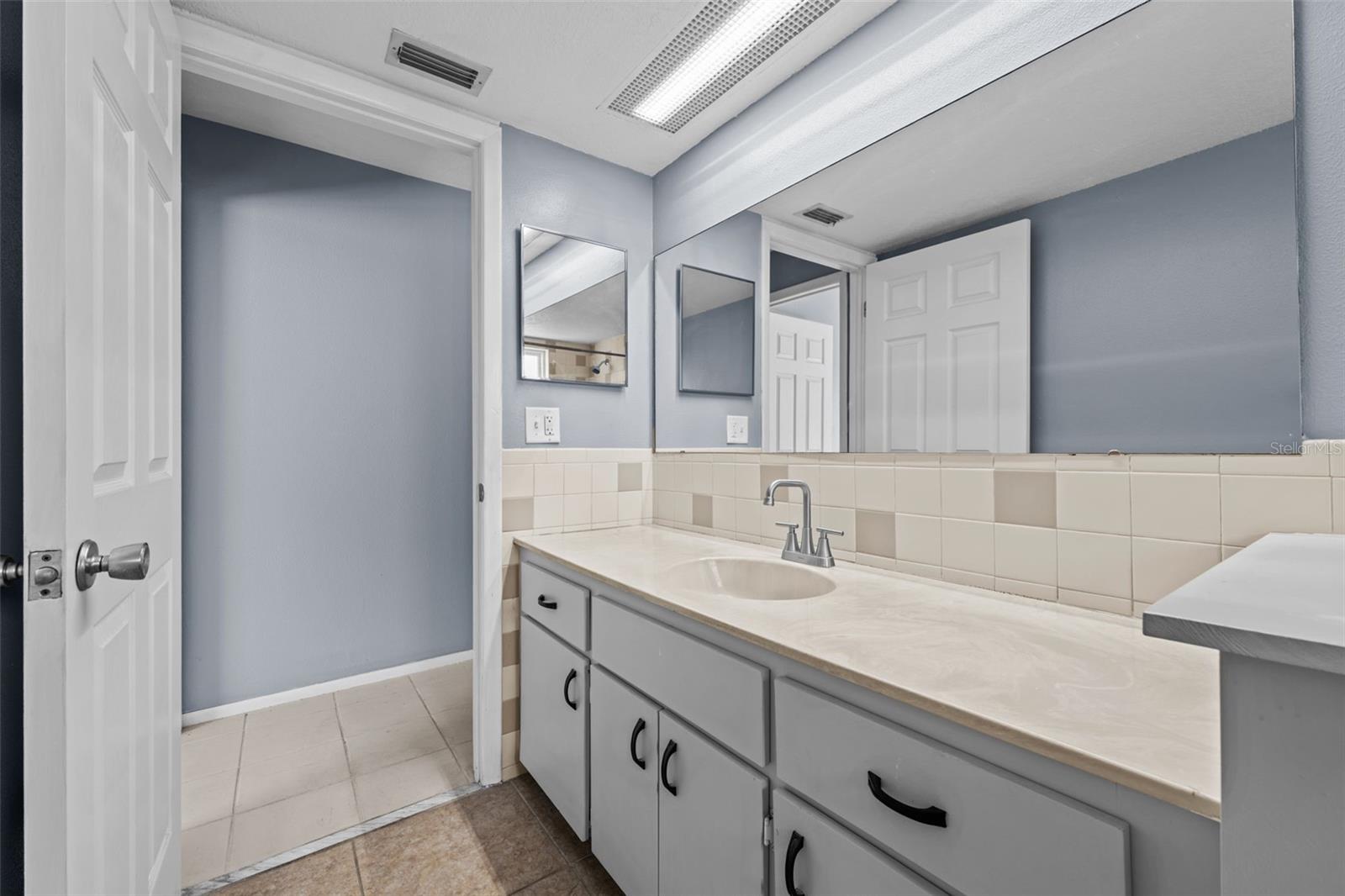 THE LAKES - Residential