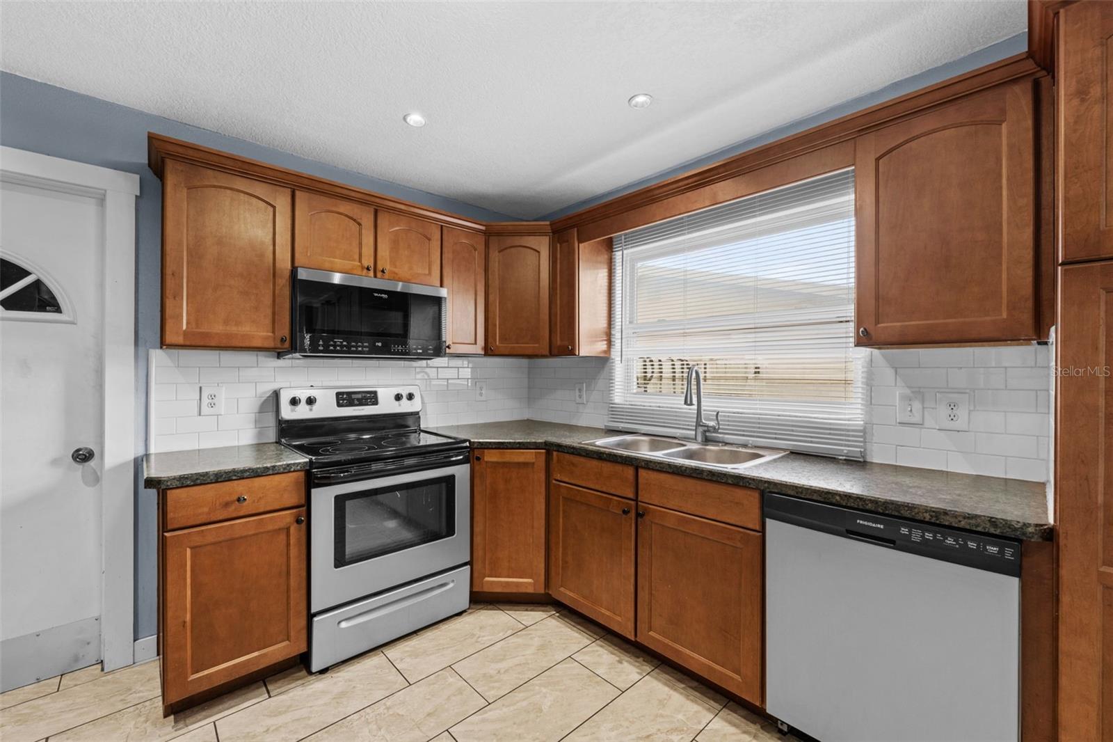 THE LAKES - Residential