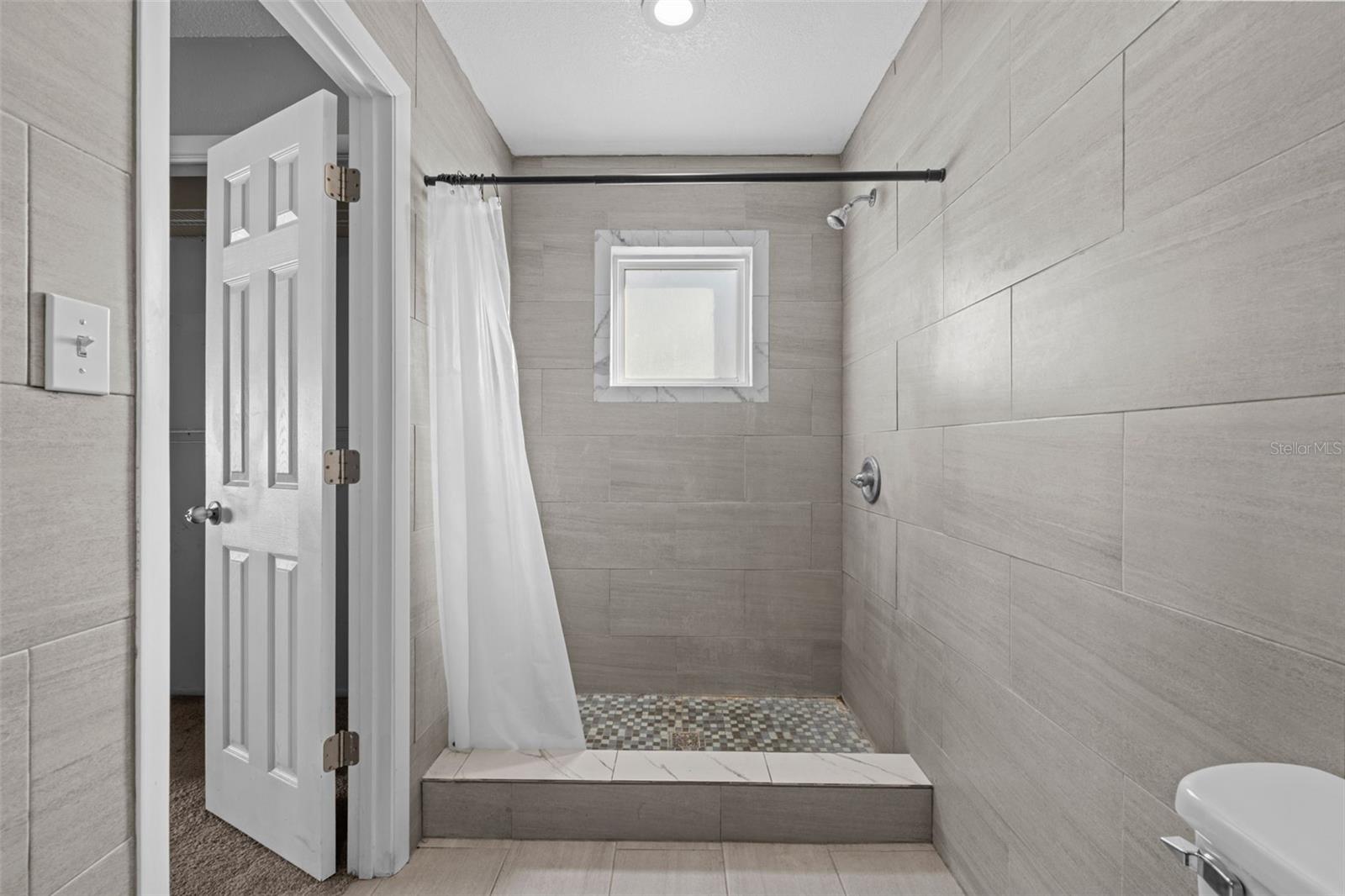 THE LAKES - Residential