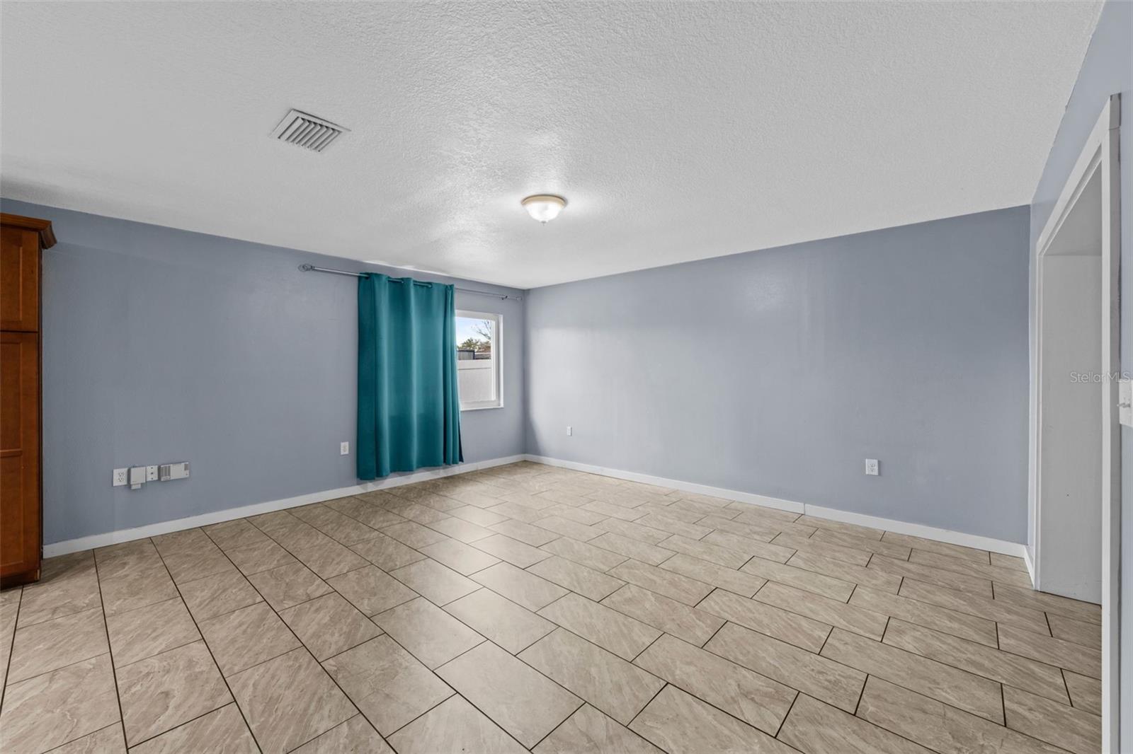 THE LAKES - Residential