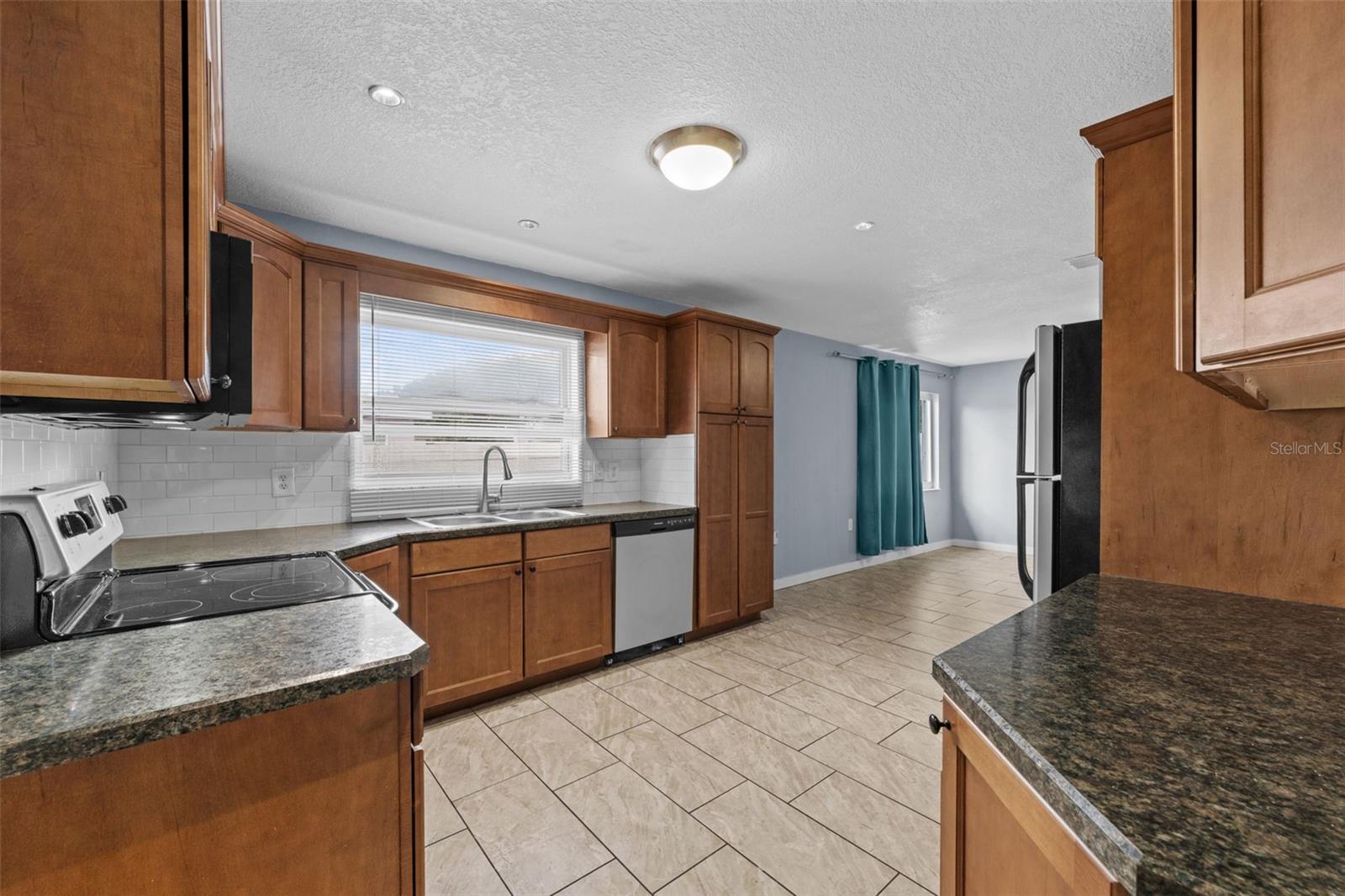 THE LAKES - Residential