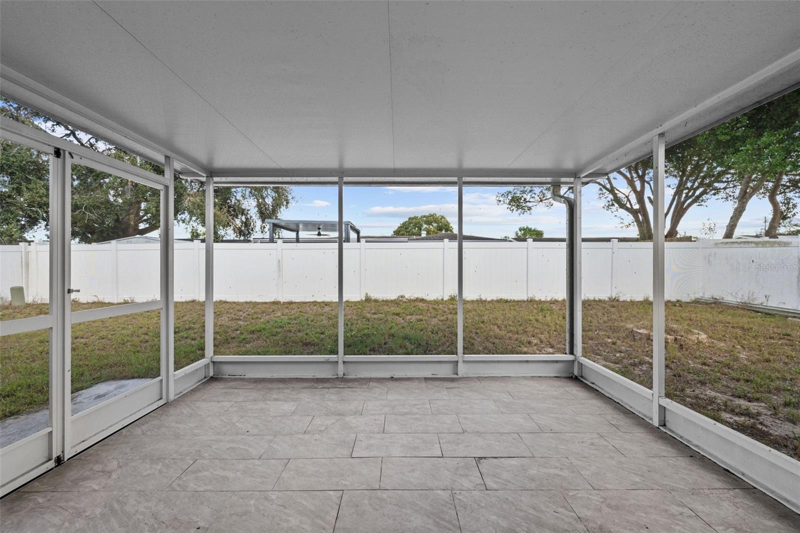 THE LAKES - Residential