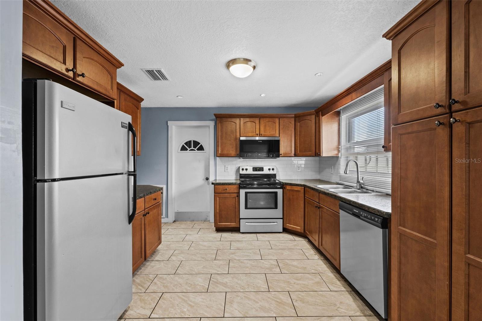 THE LAKES - Residential