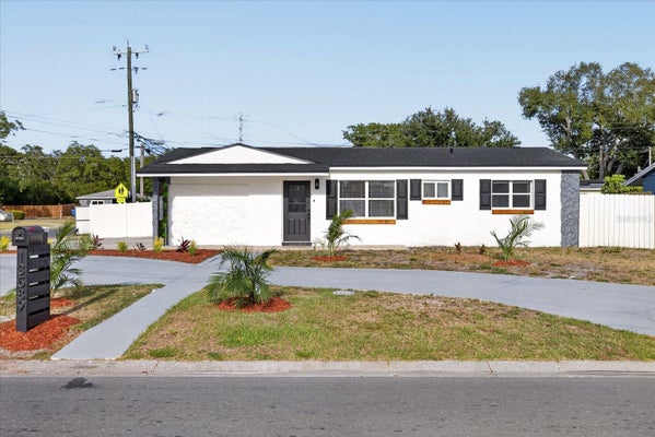 13589 120TH ST, LARGO, FL 33778 - Image c2bc8fd61eb2976a0e0fb57e421c0cbb/584076342