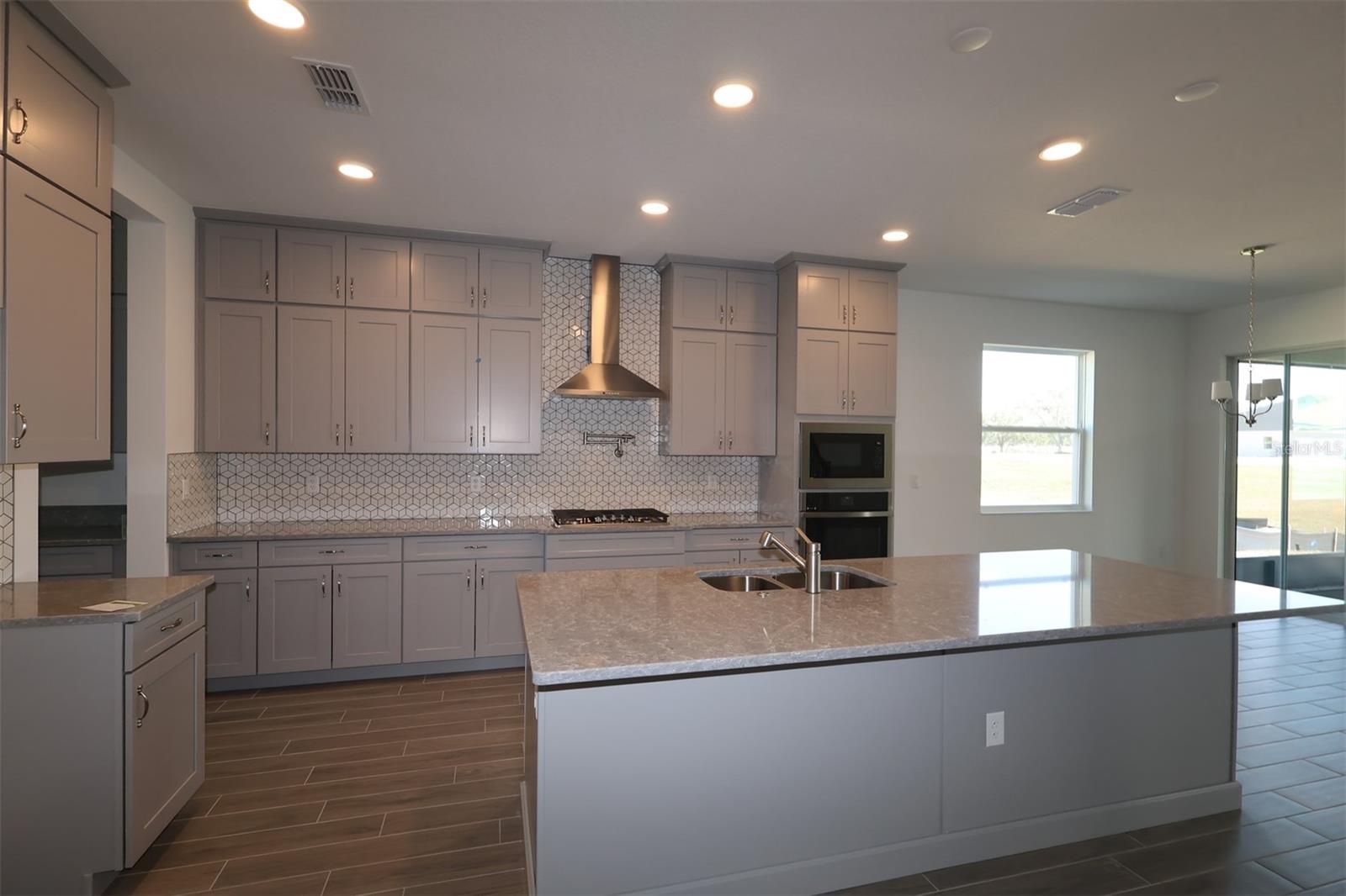 WILLOW RUN - Residential