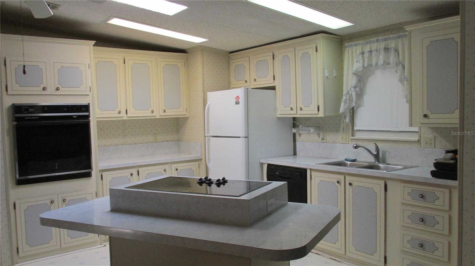 SWEETWATER GOLF & TENNIS CLUB - Residential