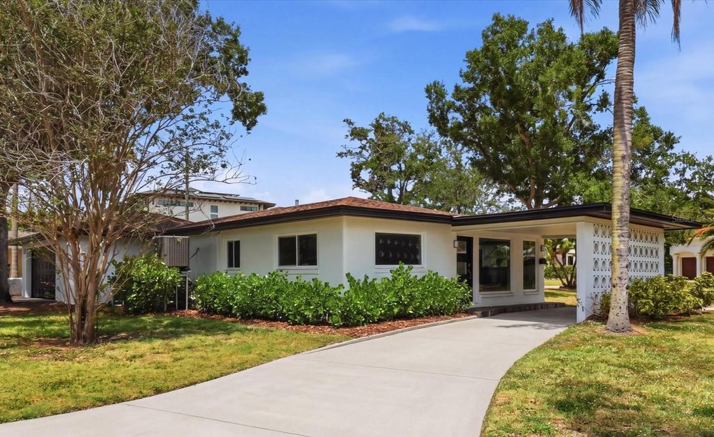 Photo of 628 Ontario Avenue, Tampa, FL 33606 (MLS # TB8505358)