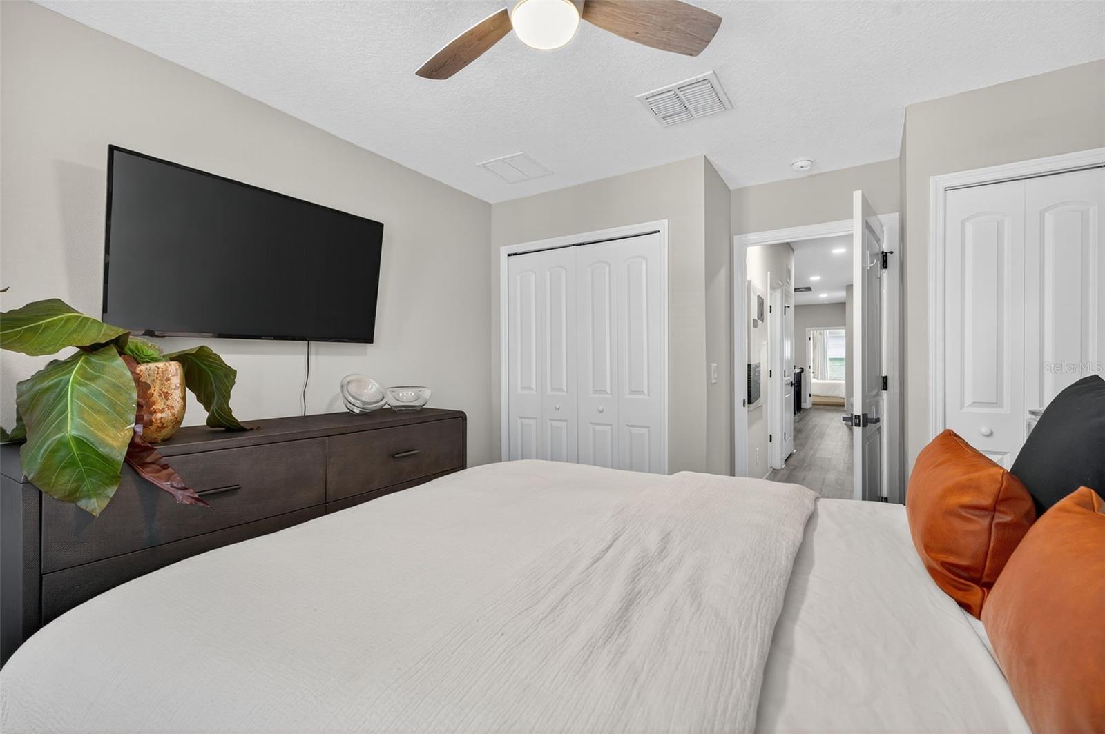 TOWNS AT BELLEAIR GROVE - Residential Lease