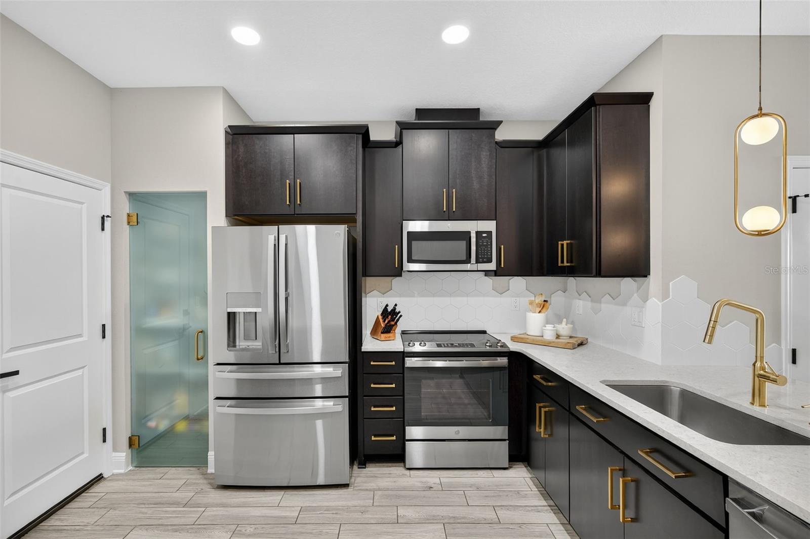 TOWNS AT BELLEAIR GROVE - Residential Lease