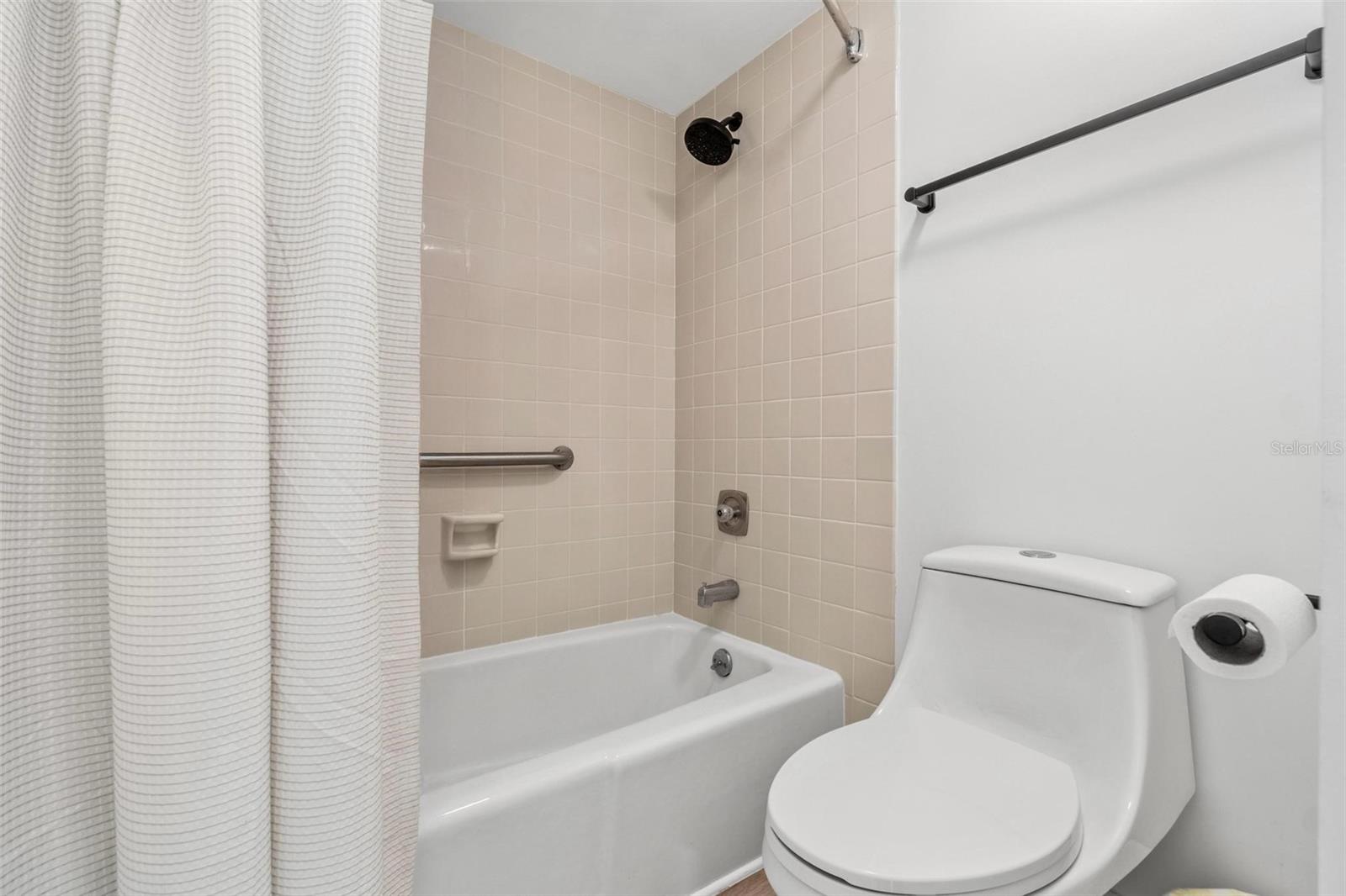 PELICAN BAY YACHT CLUB CONDO BLDG A - Residential