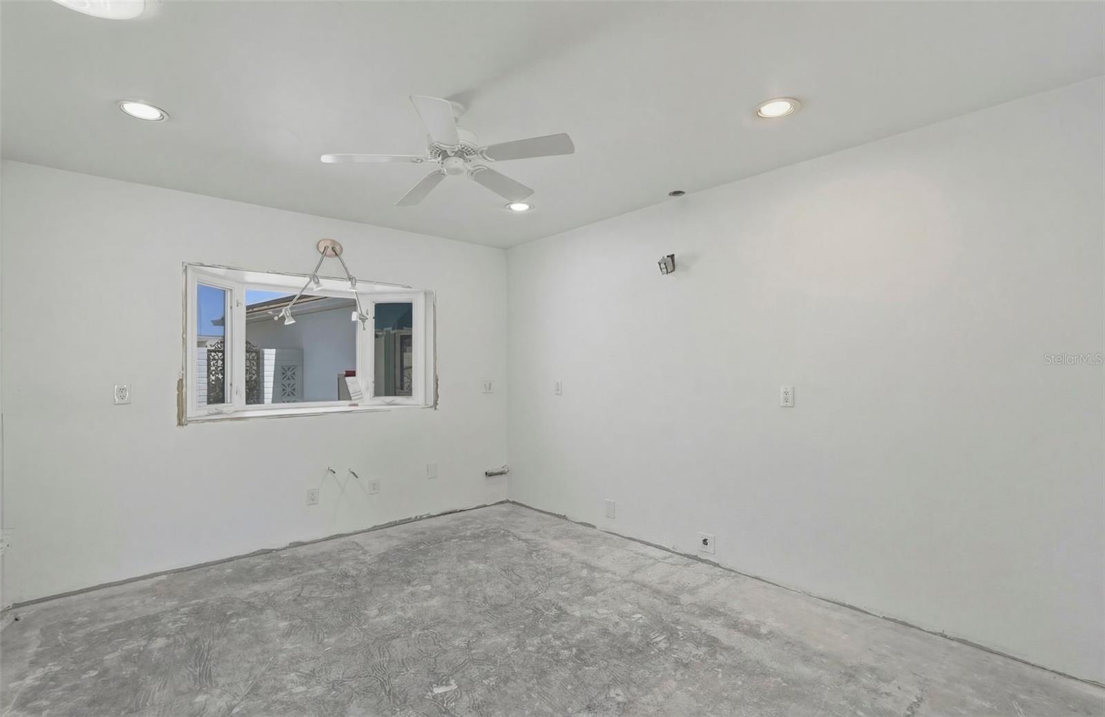 672 BOCA CIEGA POINT BOULEVARD N