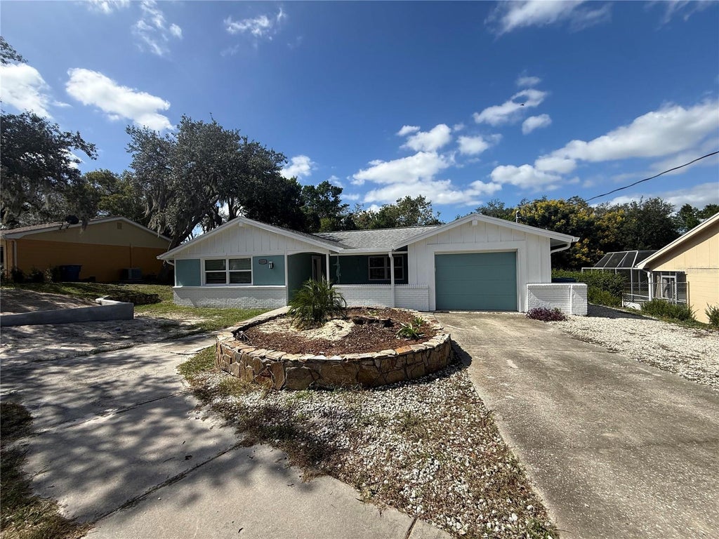 Photo of 6211 Waycross Drive, Spring Hill, FL 34606 (MLS # TB8557960)