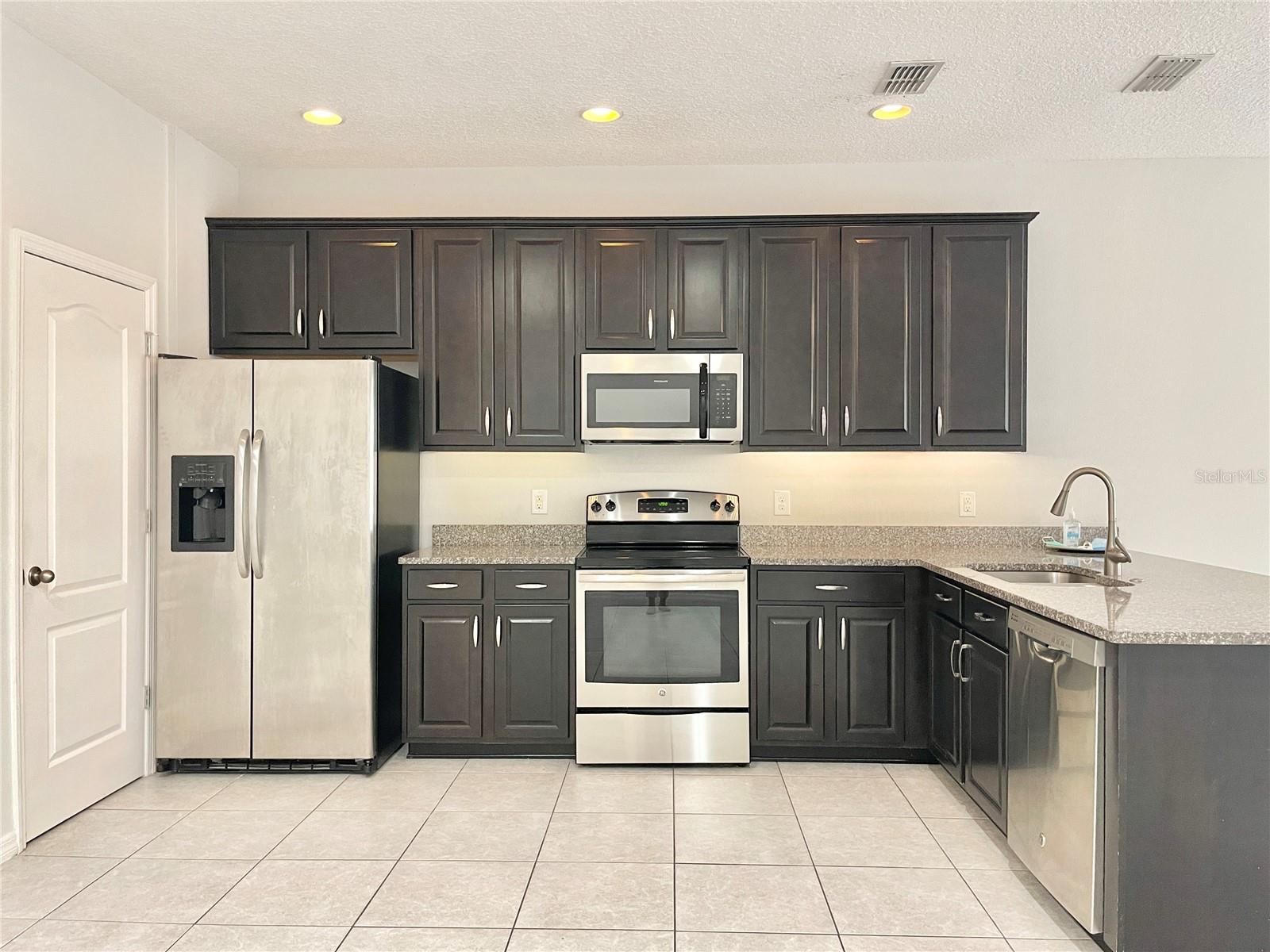 LAKE BURDEN SOUTH PH 2 - Residential Lease