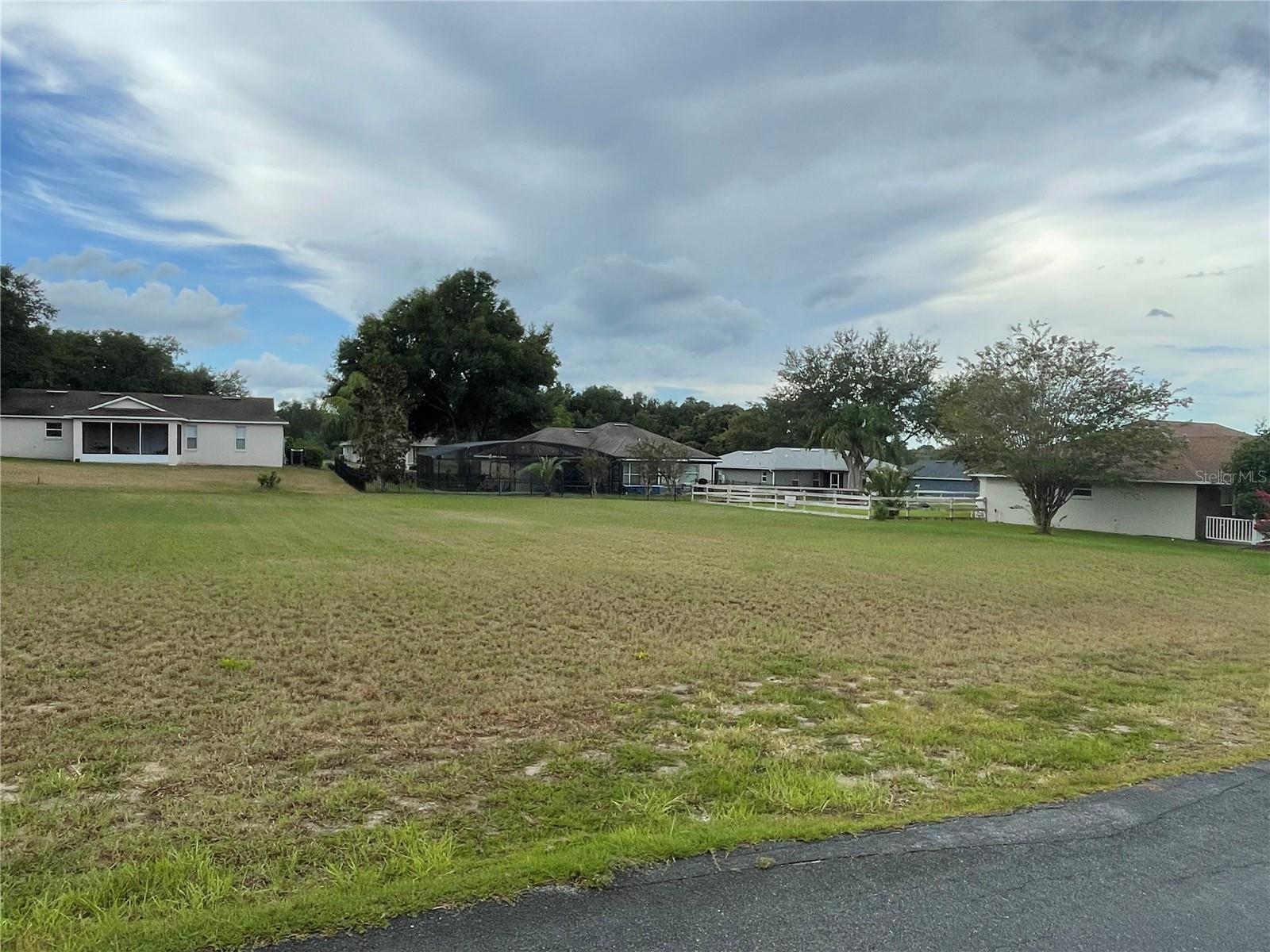 LADY LAKE HIDDEN OAKS - Land