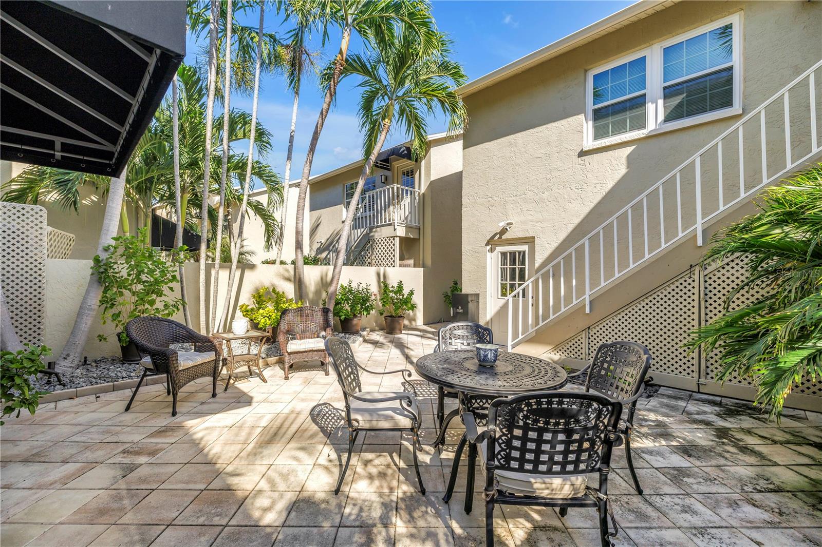 TIERRA SUNSET TWNHS - Residential