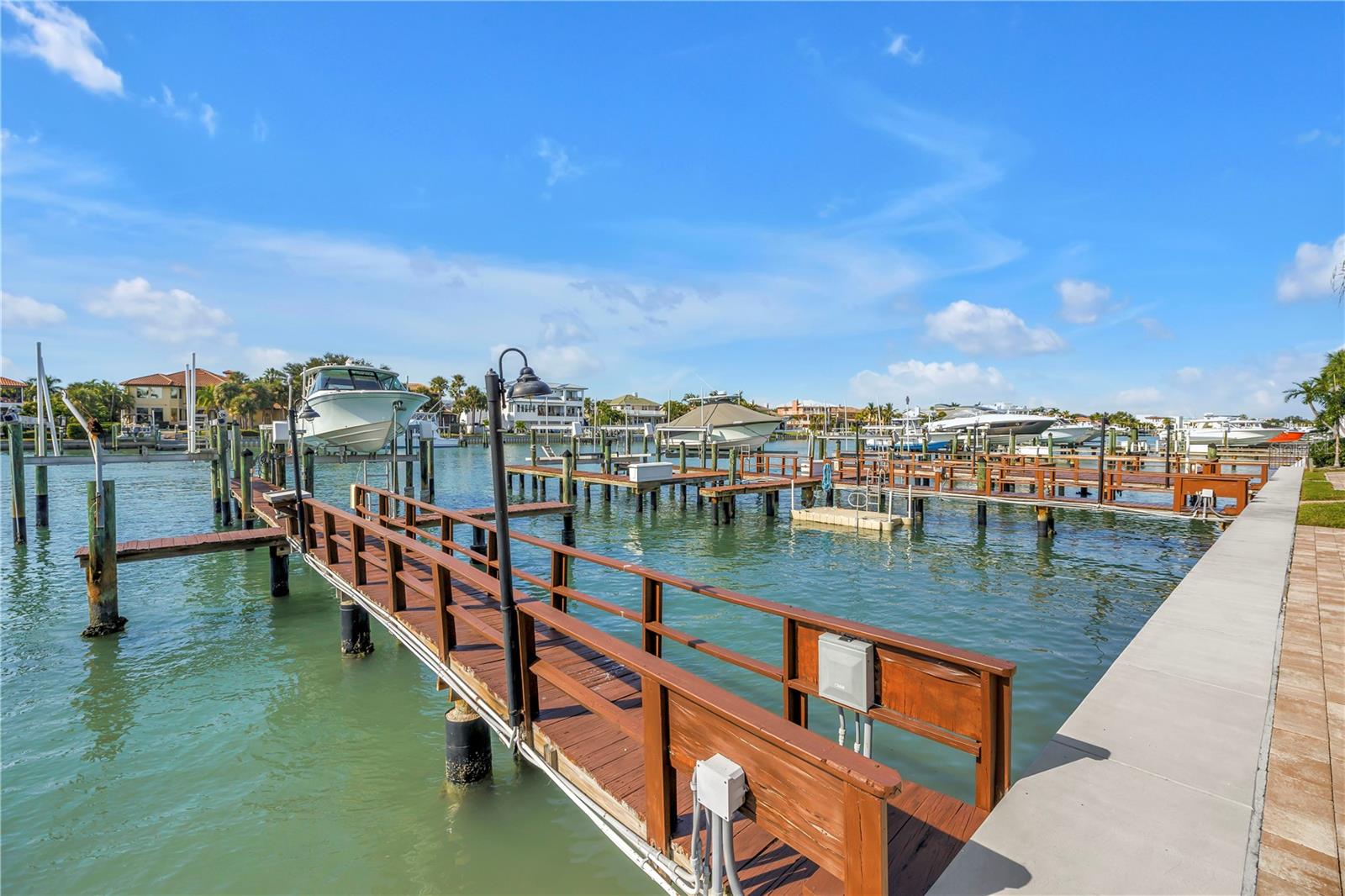 TIERRA SUNSET TWNHS - Residential