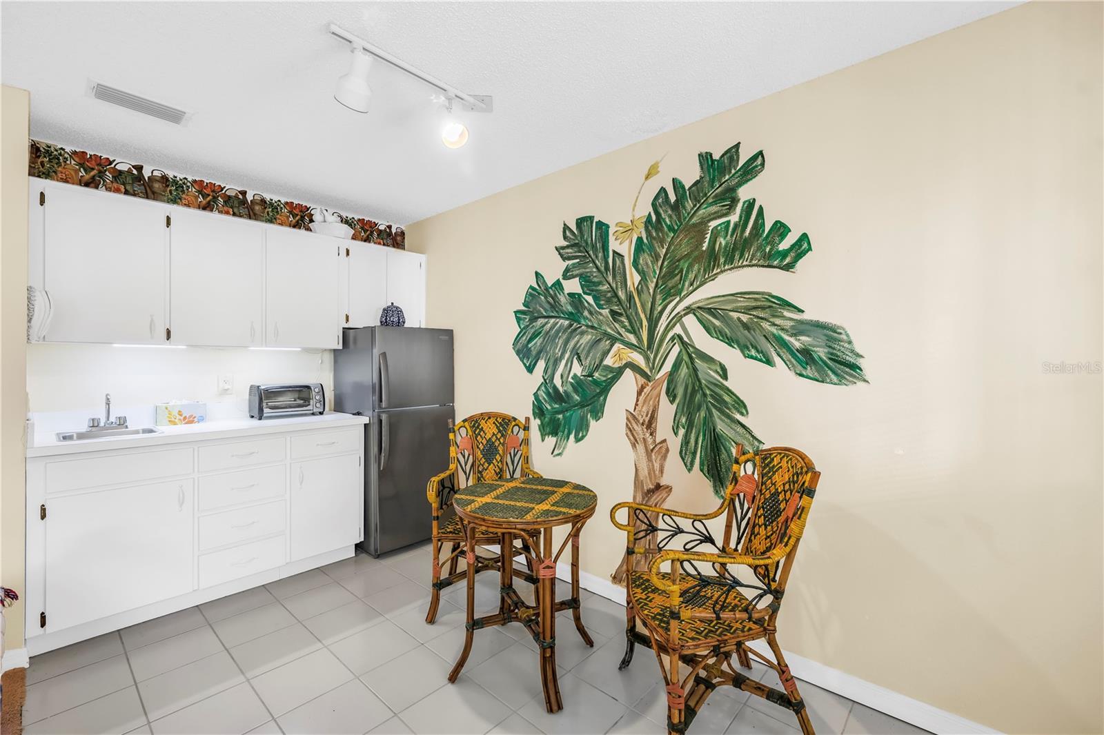 TIERRA SUNSET TWNHS - Residential