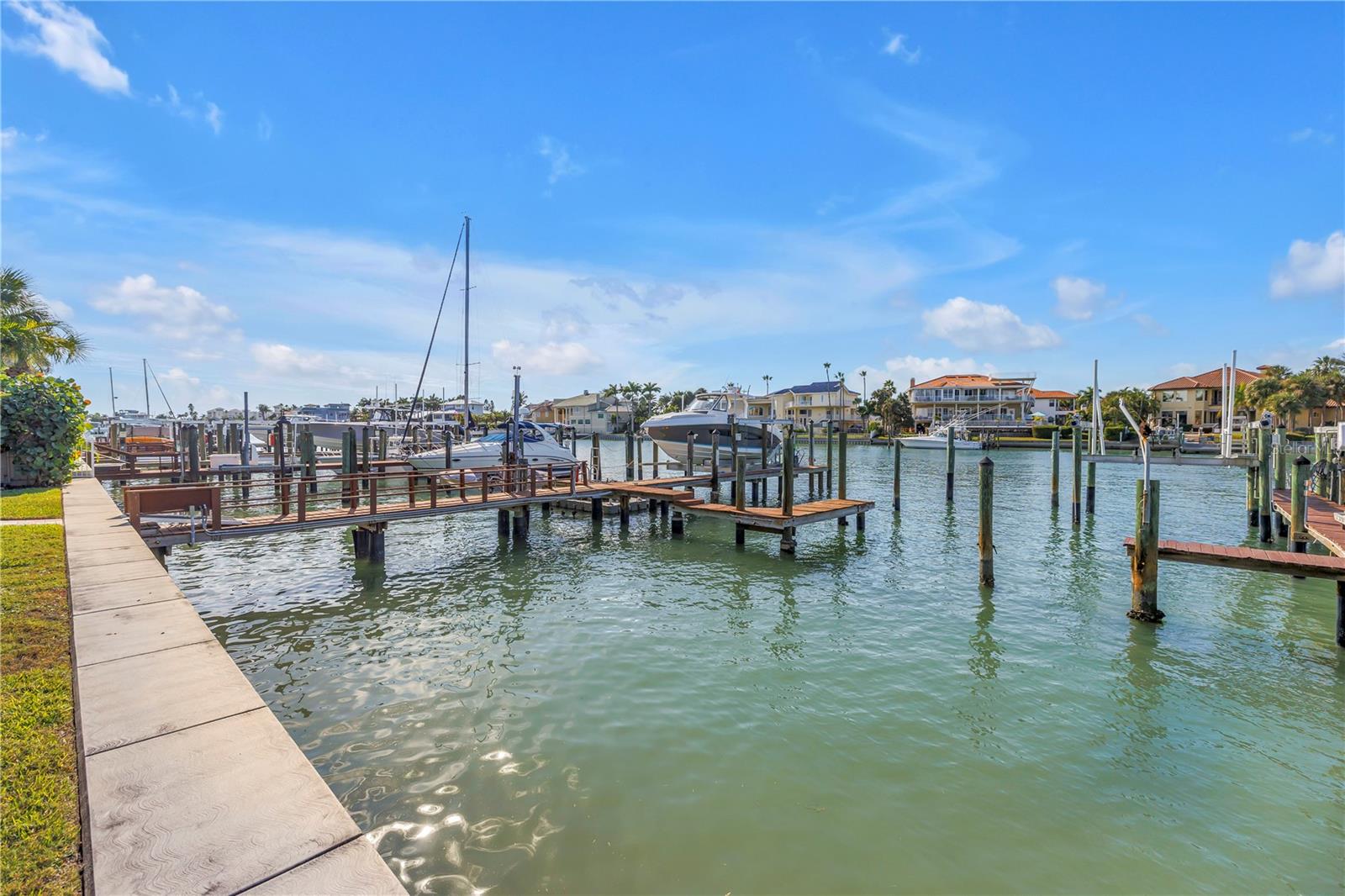 TIERRA SUNSET TWNHS - Residential