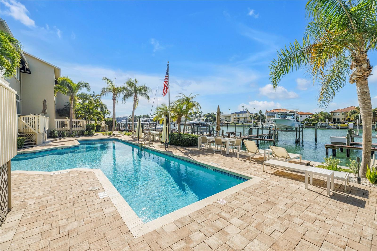 TIERRA SUNSET TWNHS - Residential