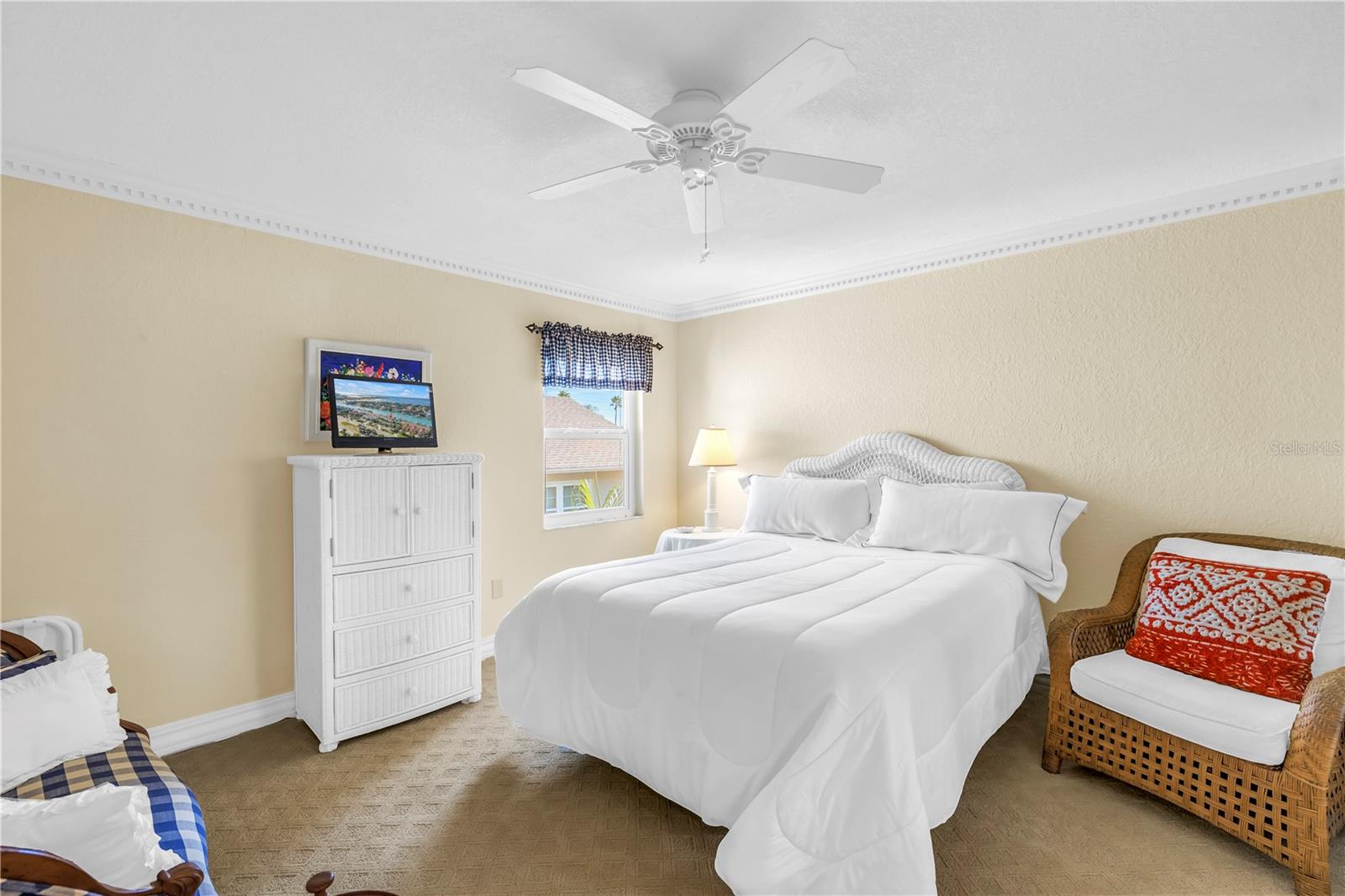 TIERRA SUNSET TWNHS - Residential