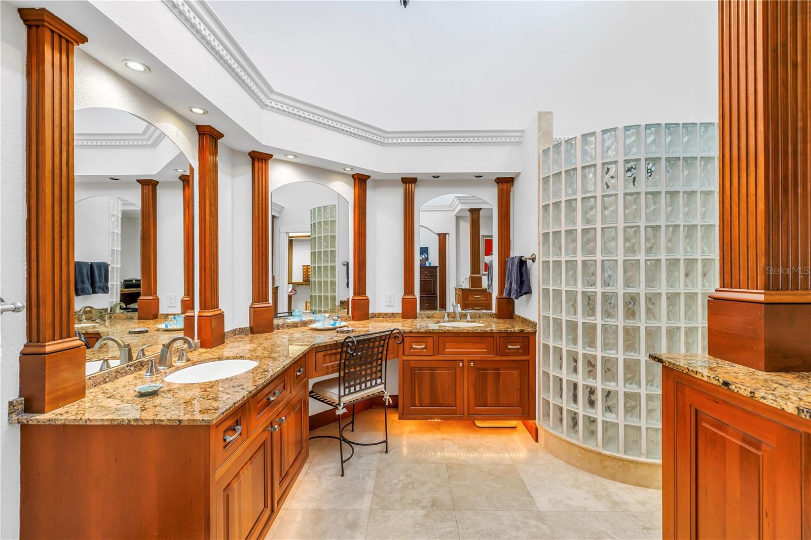 TIERRA SUNSET TWNHS - Residential