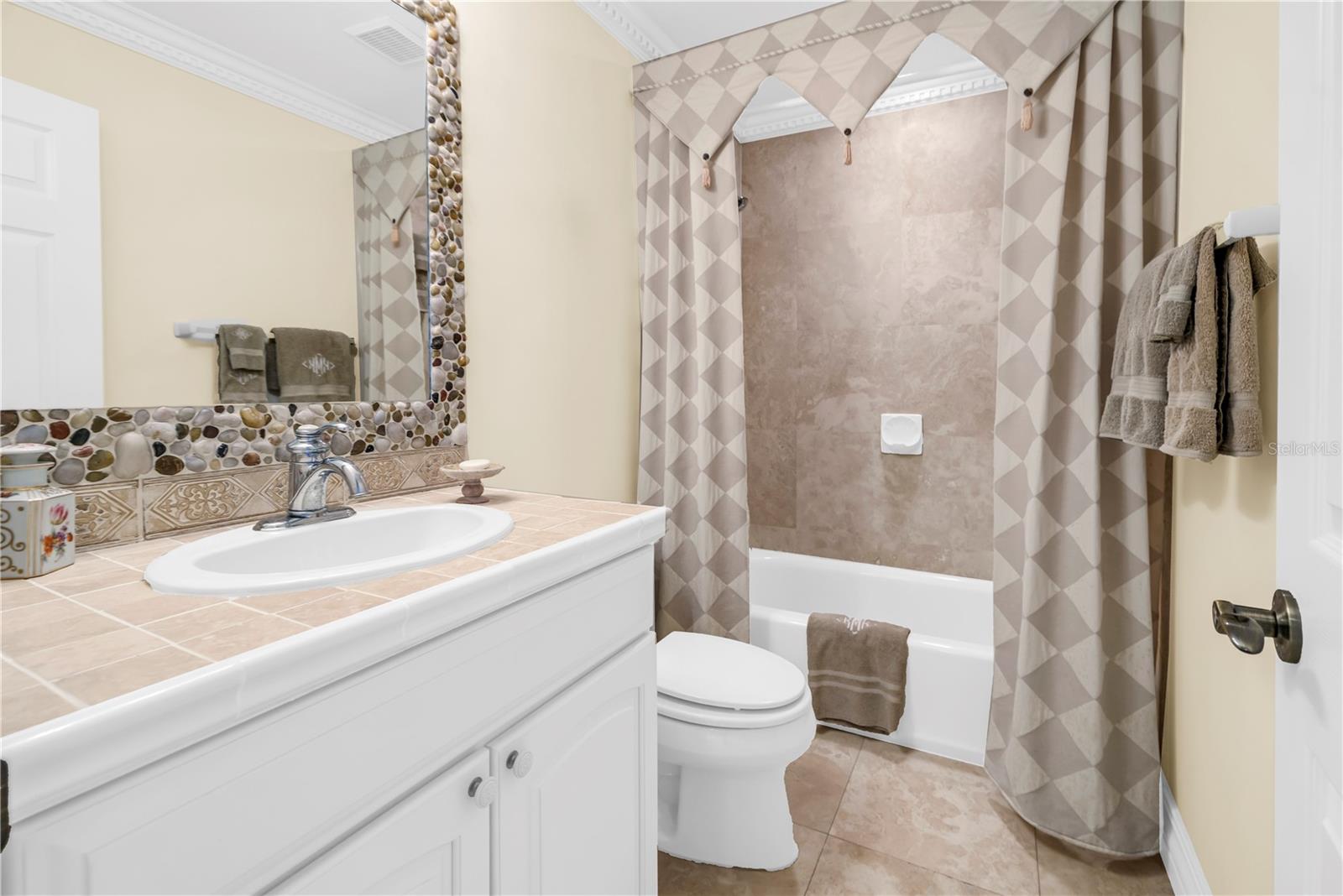 TIERRA SUNSET TWNHS - Residential