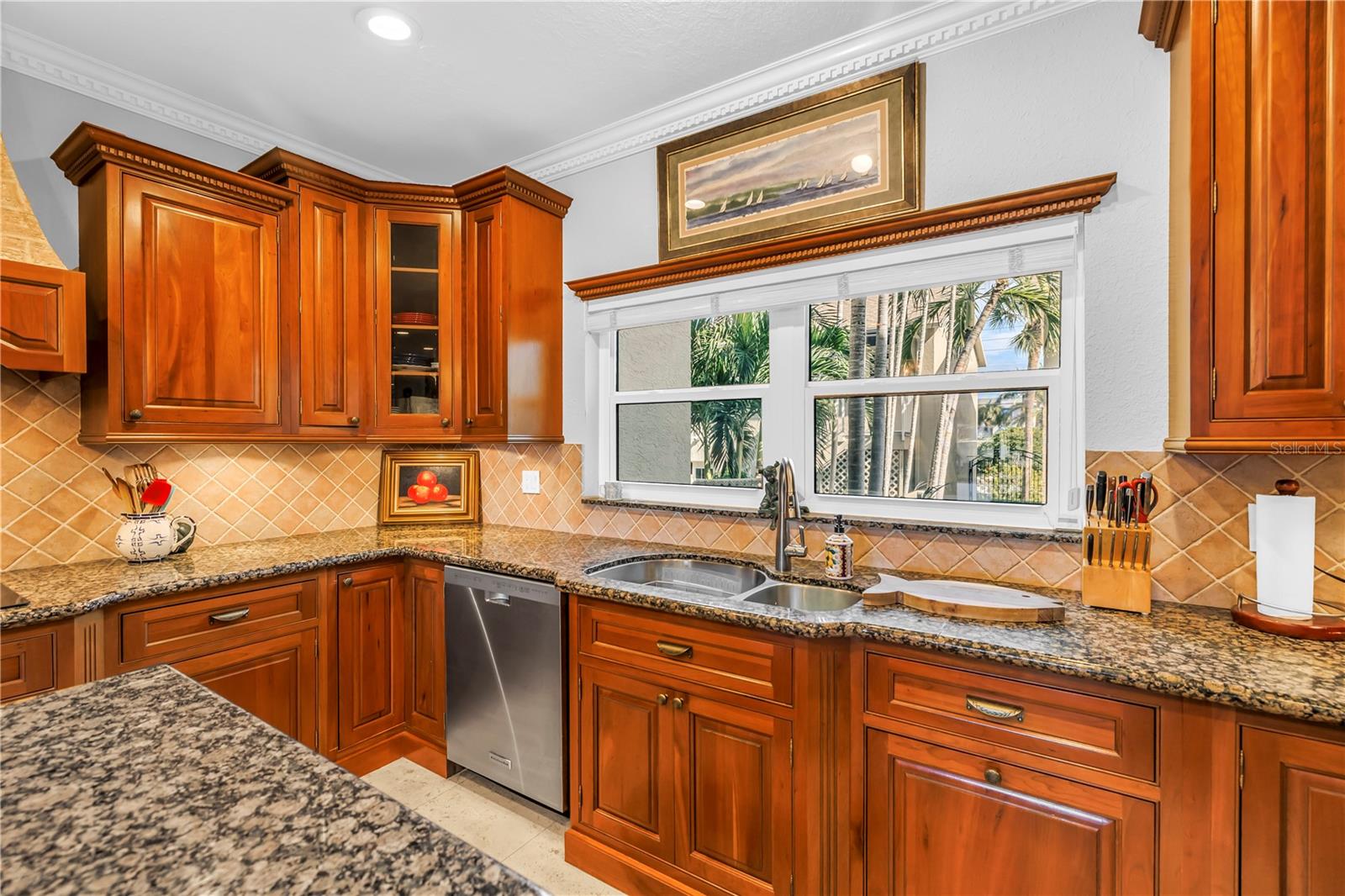 TIERRA SUNSET TWNHS - Residential