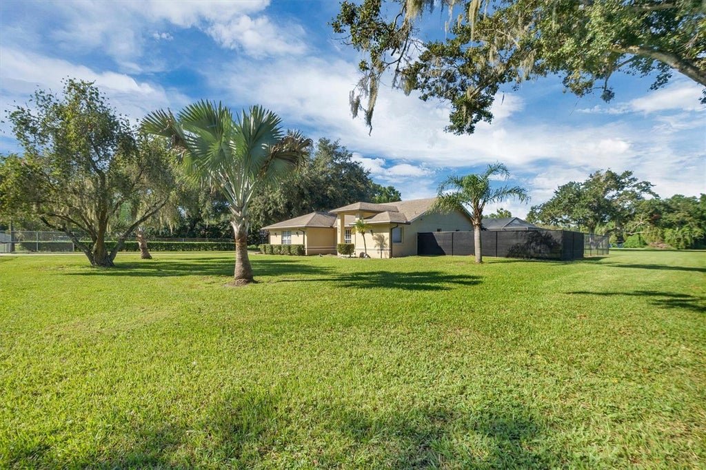 Photo of 302 N Webb Road, Plant City, FL 33566 (MLS # P4940133)