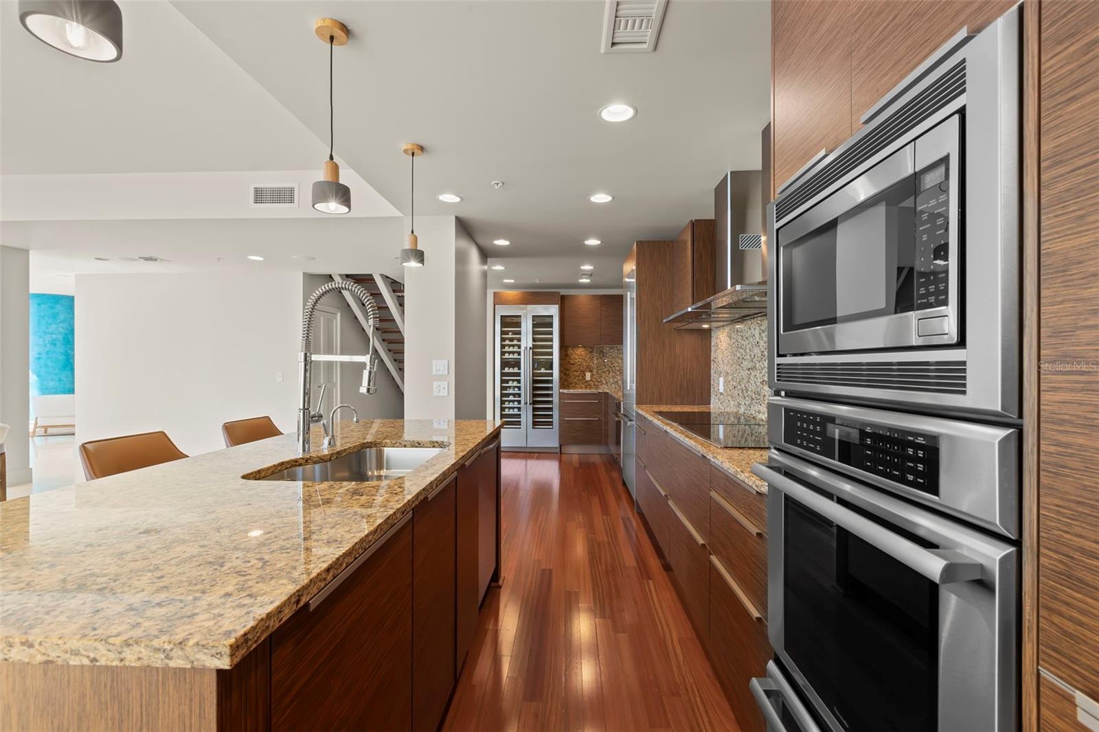 SIGNATURE PLACE CONDO - Residential