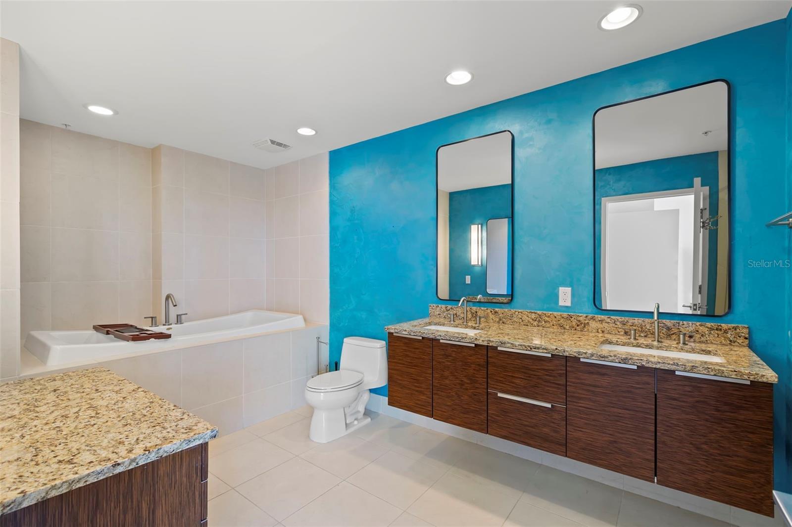 SIGNATURE PLACE CONDO - Residential