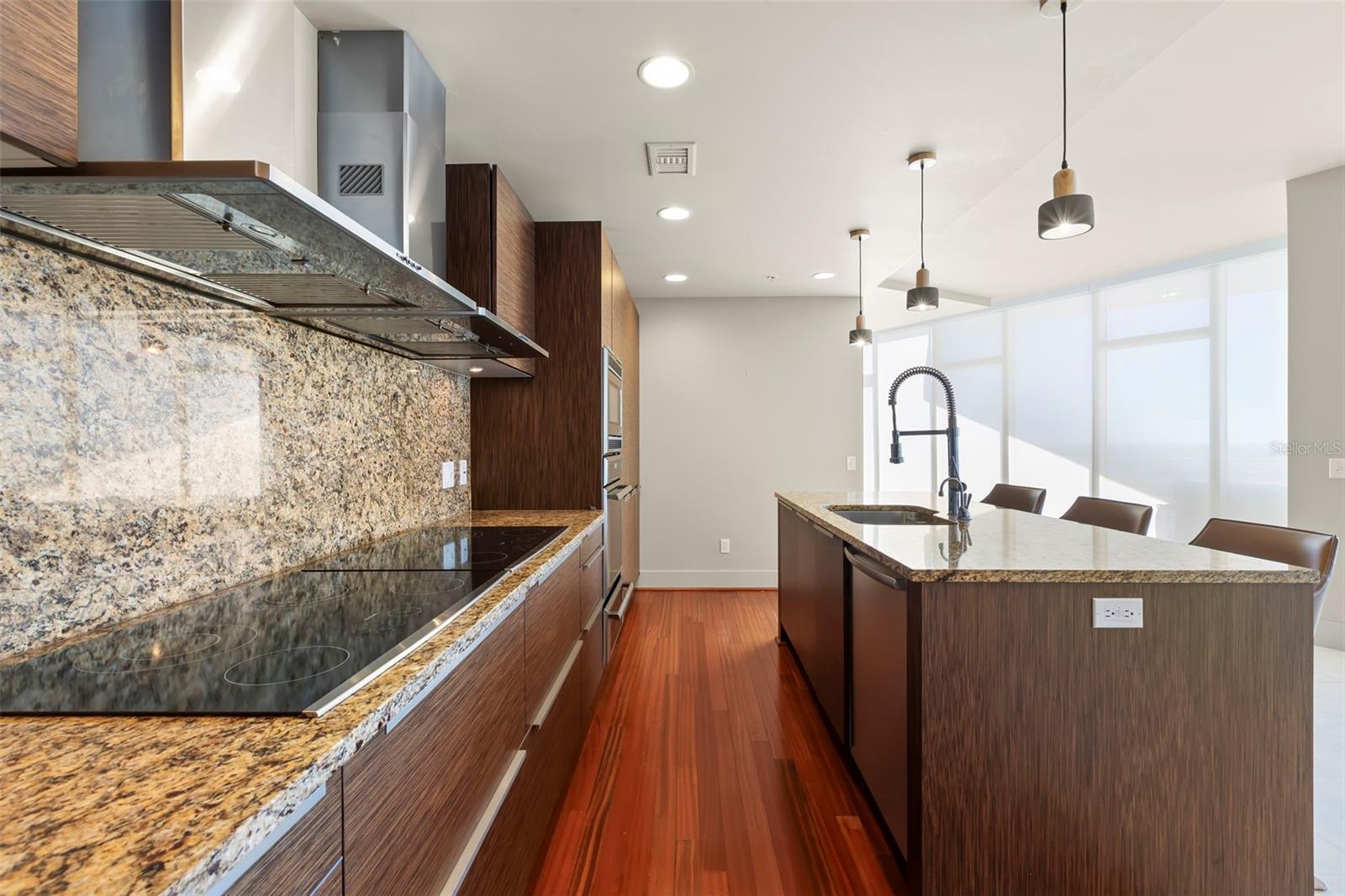 SIGNATURE PLACE CONDO - Residential